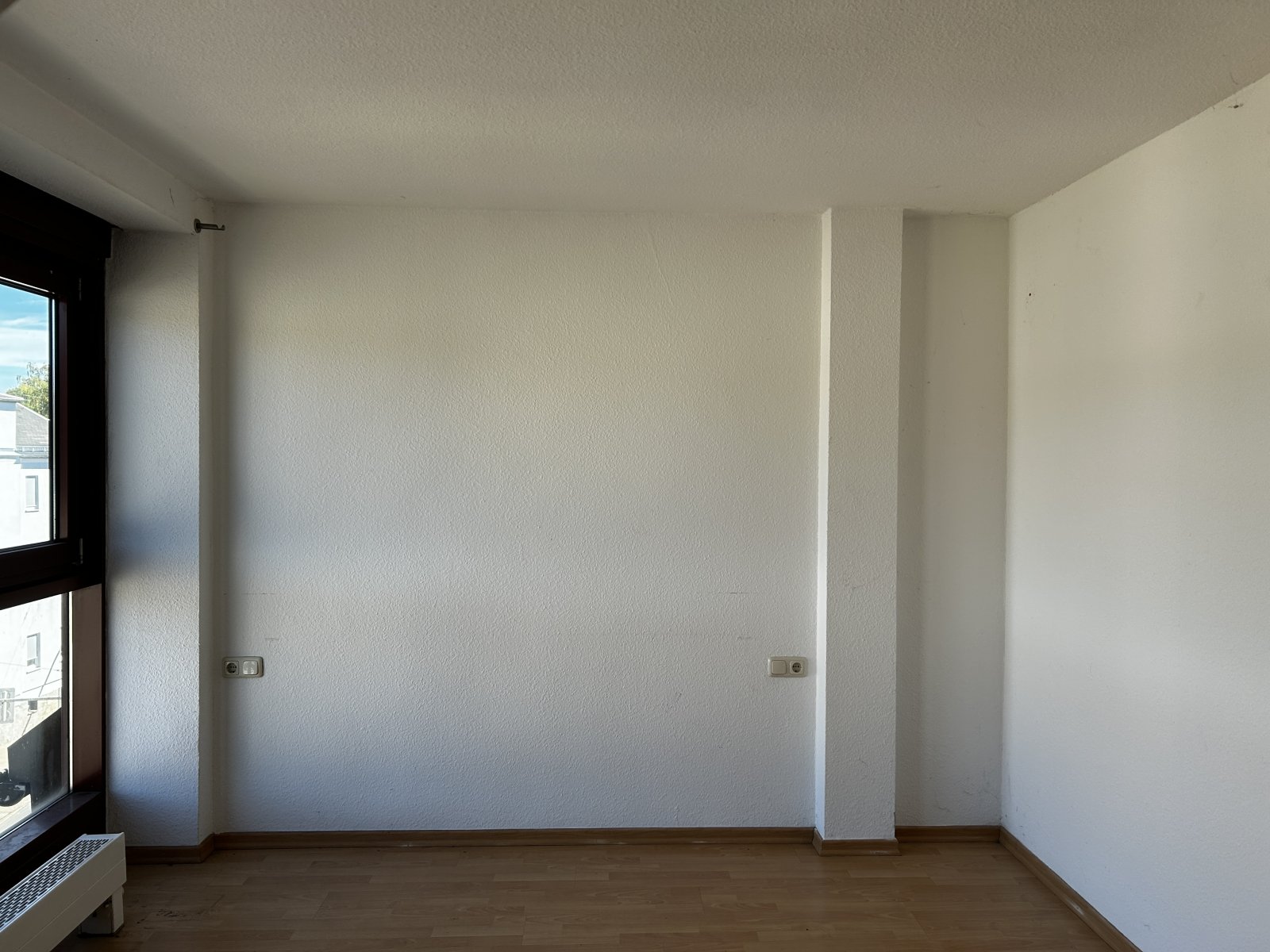 Helle 2-Raumwohnung mit 2 TG-Stpl! Fahrstuhl; Marienthal - Nähe HBK!