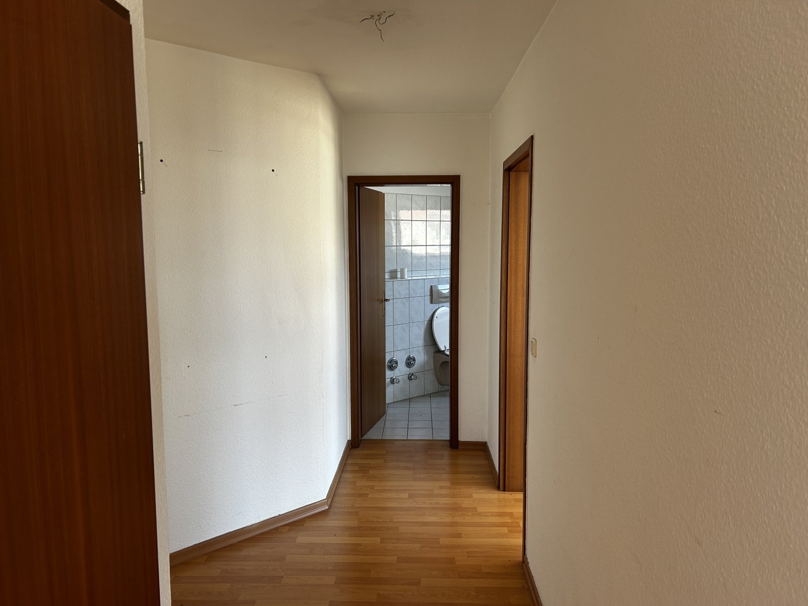 Helle 2-Raumwohnung mit 2 TG-Stpl! Fahrstuhl; Marienthal - Nähe HBK!