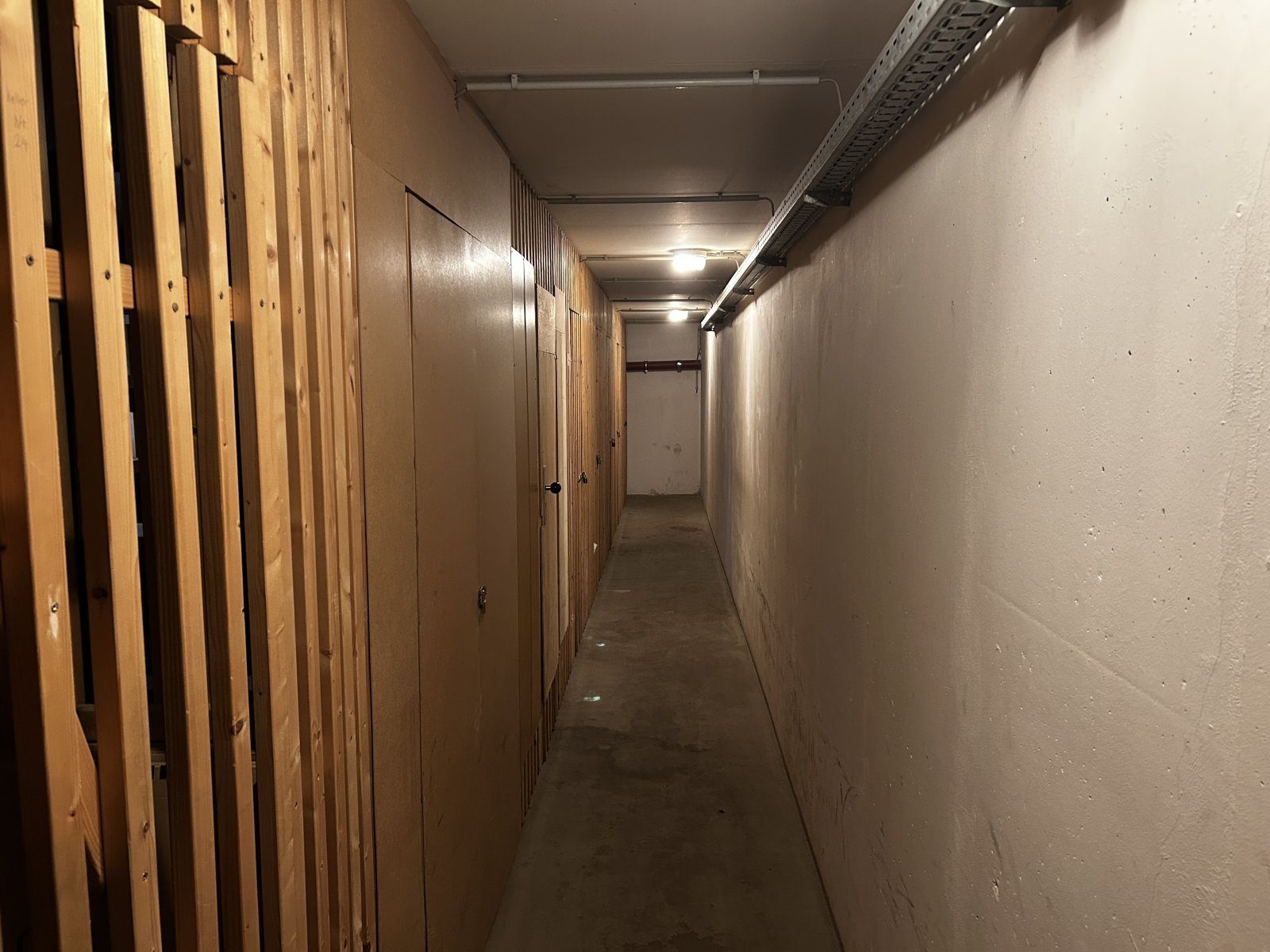 Helle 2-Raumwohnung mit 2 TG-Stpl! Fahrstuhl; Marienthal - Nähe HBK!