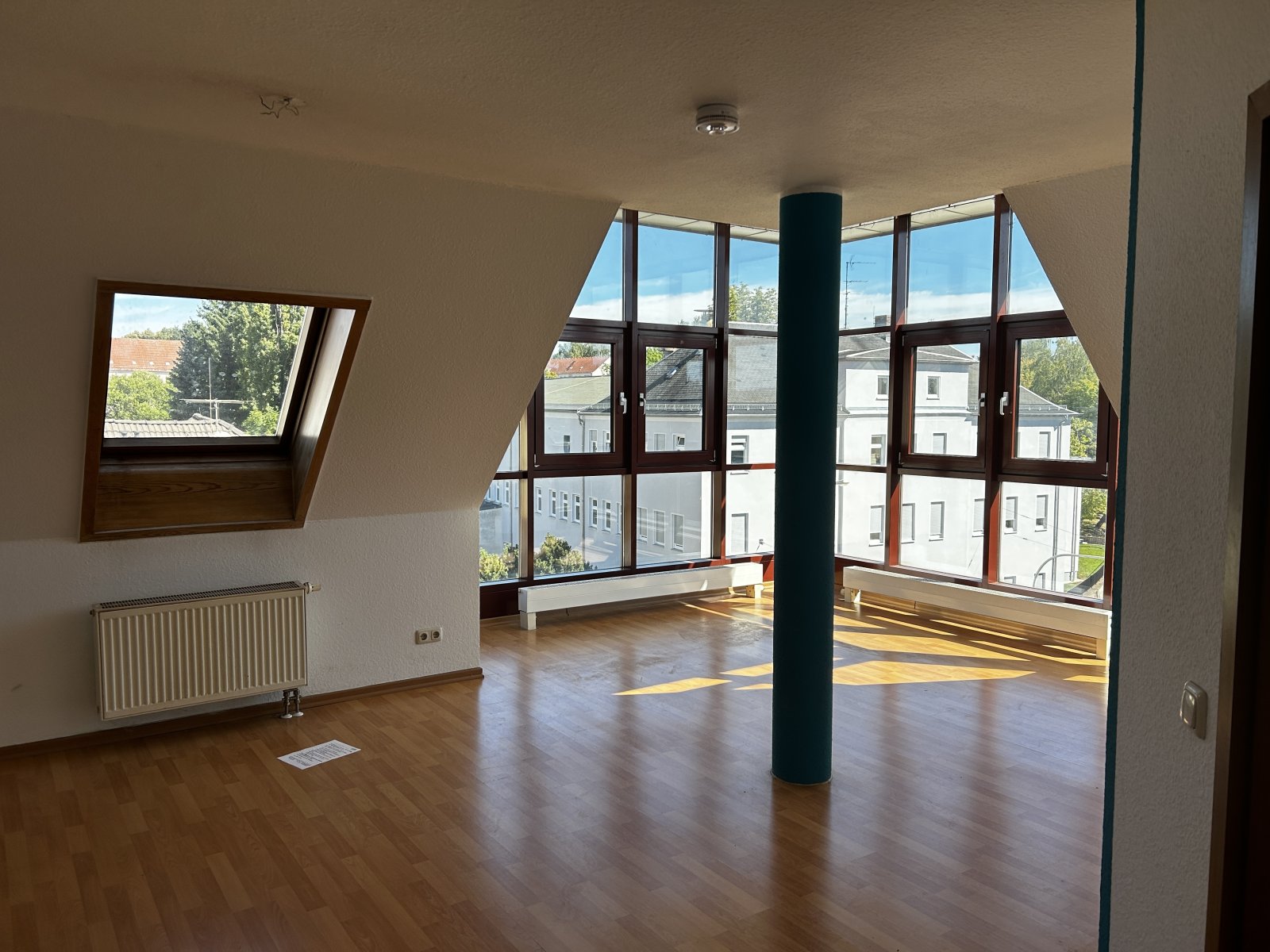 Helle 2-Raumwohnung mit 2 TG-Stpl! Fahrstuhl; Marienthal - Nähe HBK!