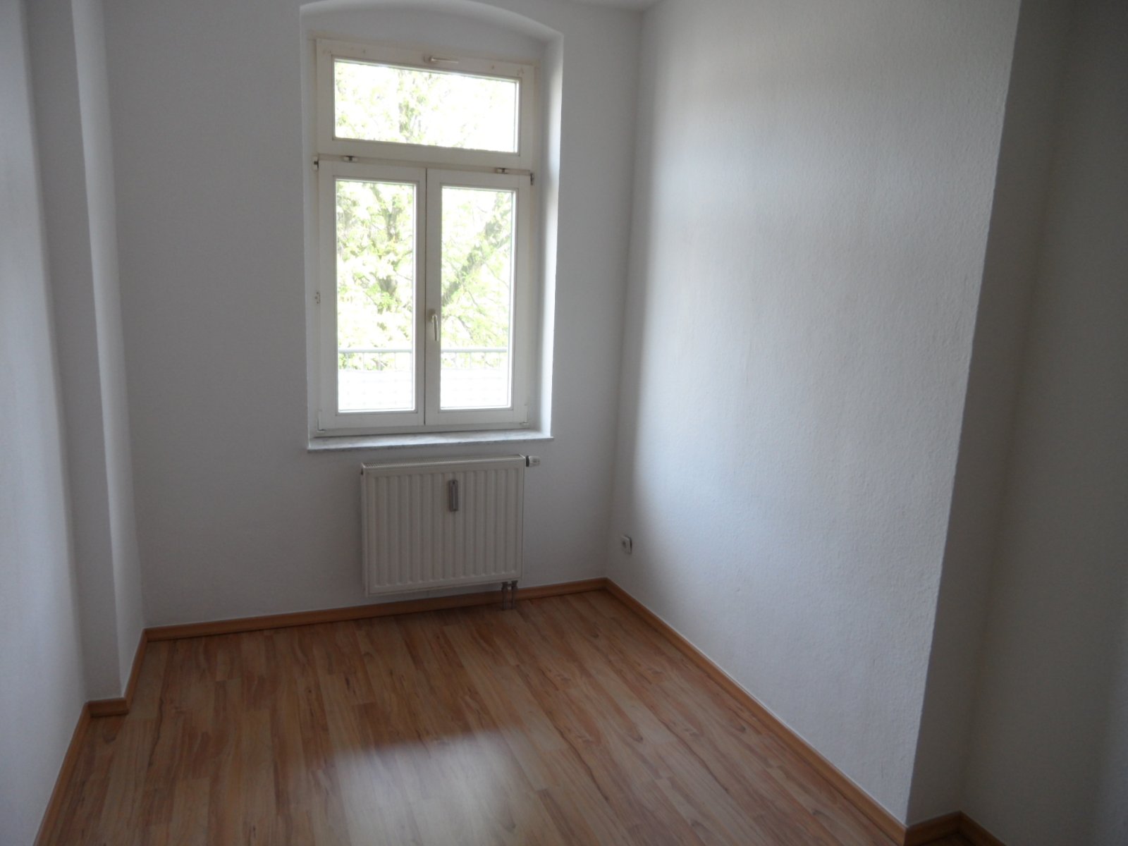 Ab 1.12.25! Helle, zentrumsnahe 3-Raumwohnung mit Balkon und EBK!