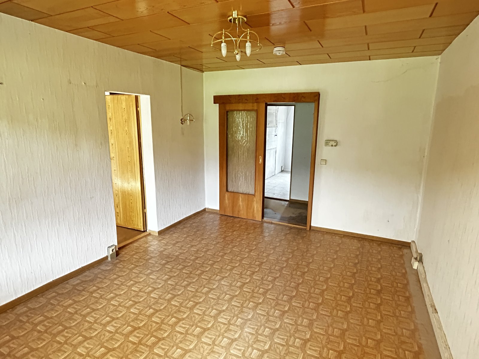 3-Raumwohnung mit Stellplatz und Balkon in Mülsen!