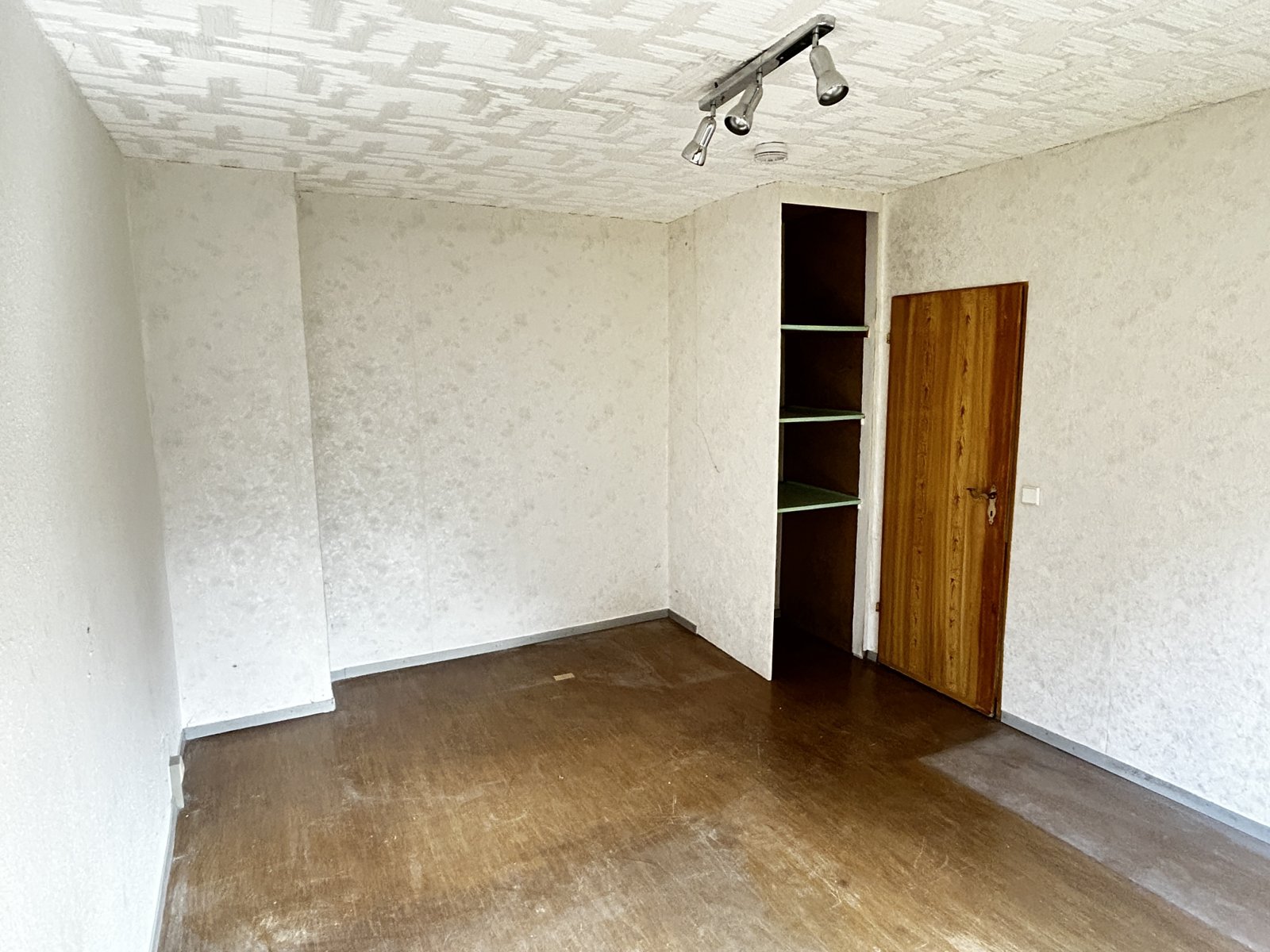 3-Raumwohnung mit Stellplatz und Balkon in Mülsen!