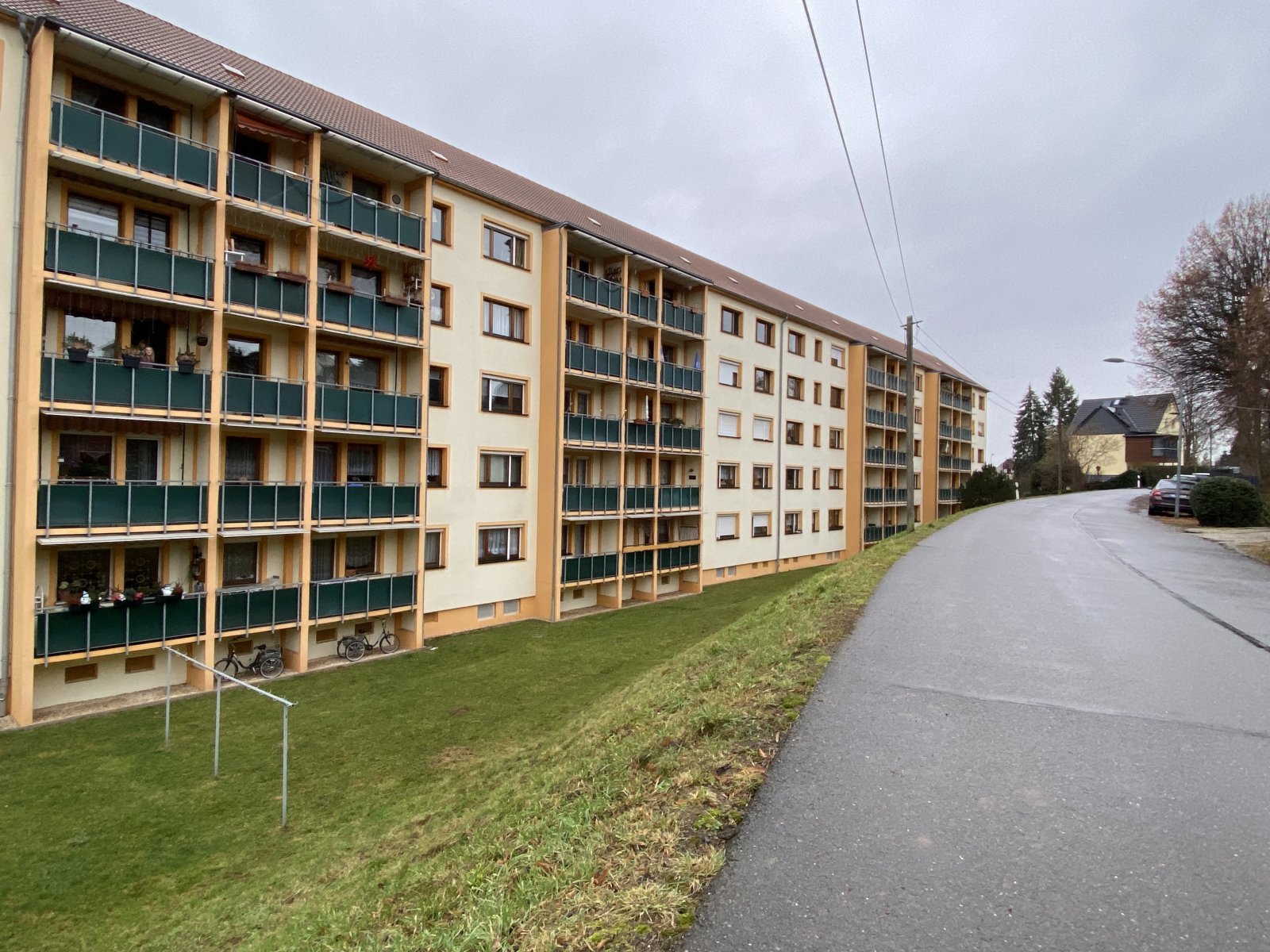 3-Raumwohnung mit Stellplatz und Balkon in Mülsen!