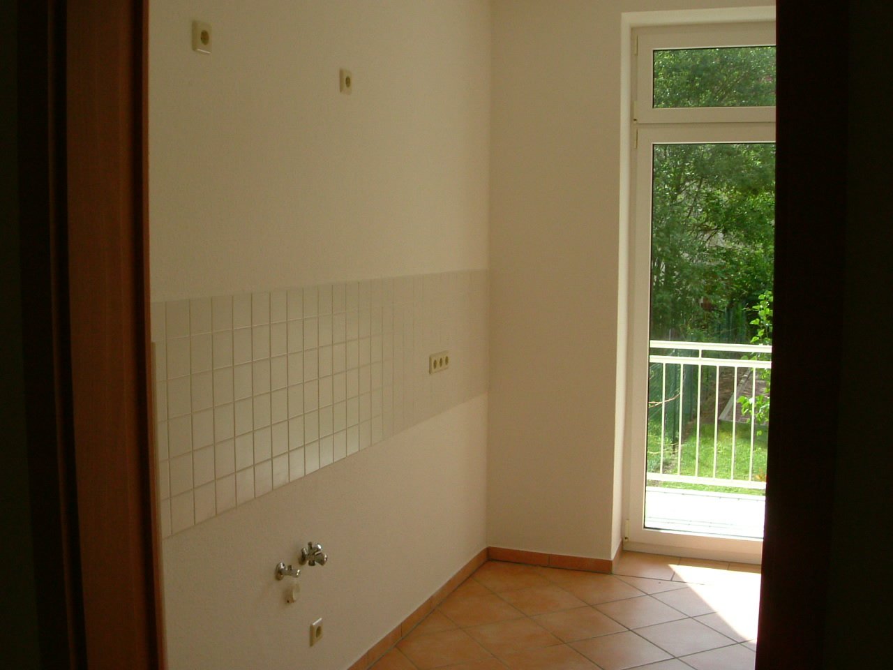 Vermietete 2-Raumwhg. in zentrumsnaher Lage! Großer Südbalkon, EBK, Tageslichtbad u. Stpl.!