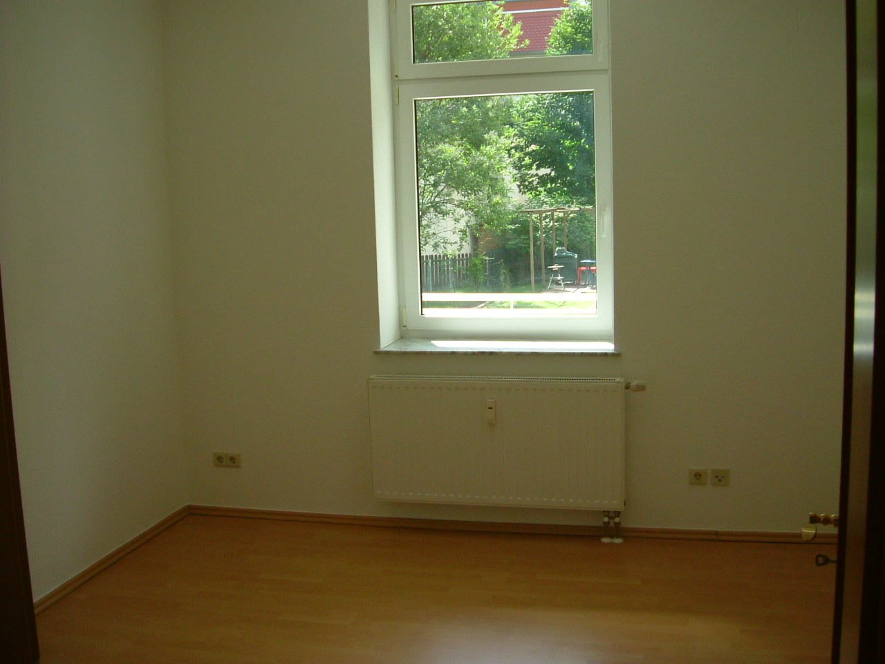 Vermietete 2-Raumwhg. in zentrumsnaher Lage! Großer Südbalkon, EBK, Tageslichtbad u. Stpl.!