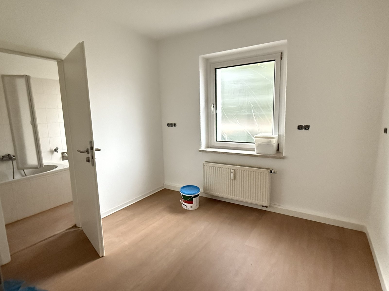 Erstbezug nach Sanierung: 2-Raumwhg. mit mgl. Gartenanteil in ruhiger Lage in Reinsdorf!