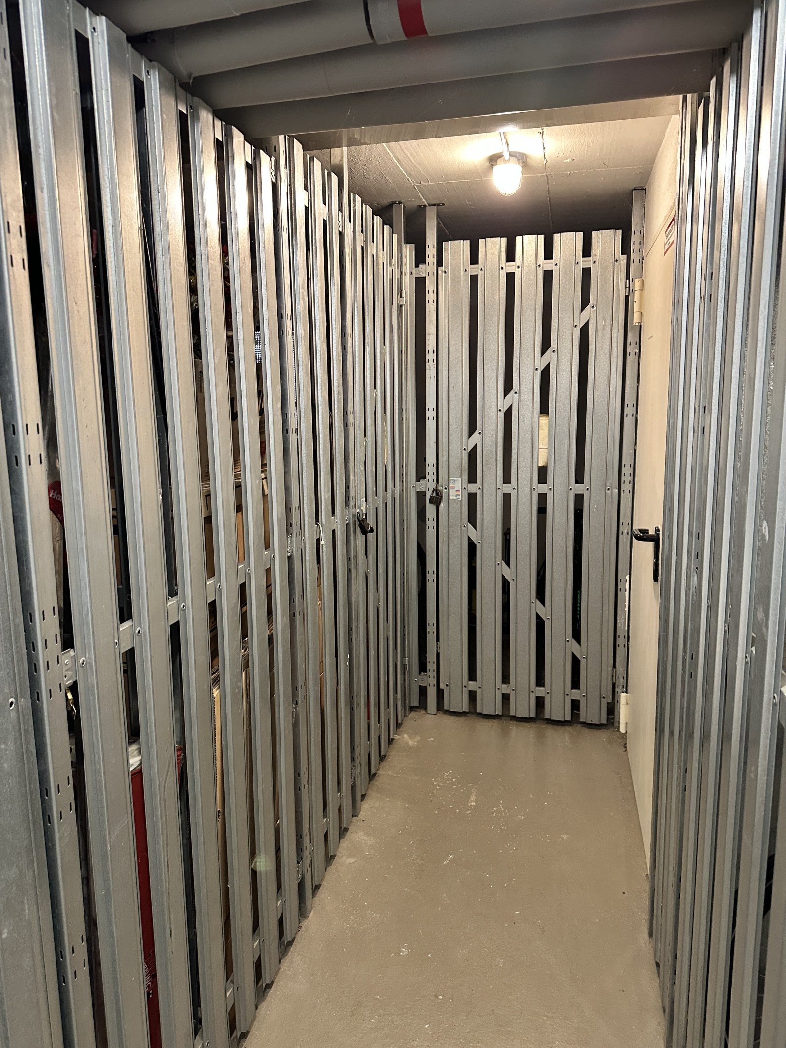 Vermietete 2-Raumwohnung mit Balkon und Stpl. in ruhiger Lage! Zwickau-Cainsdorf!