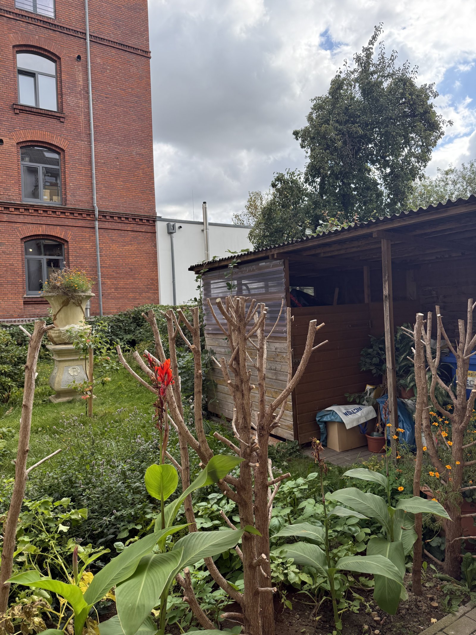 Denkmalgeschütztes MFH mit vermietetem Gewerbe + 4 WE´s mit Balkonanlage in Zwickau!