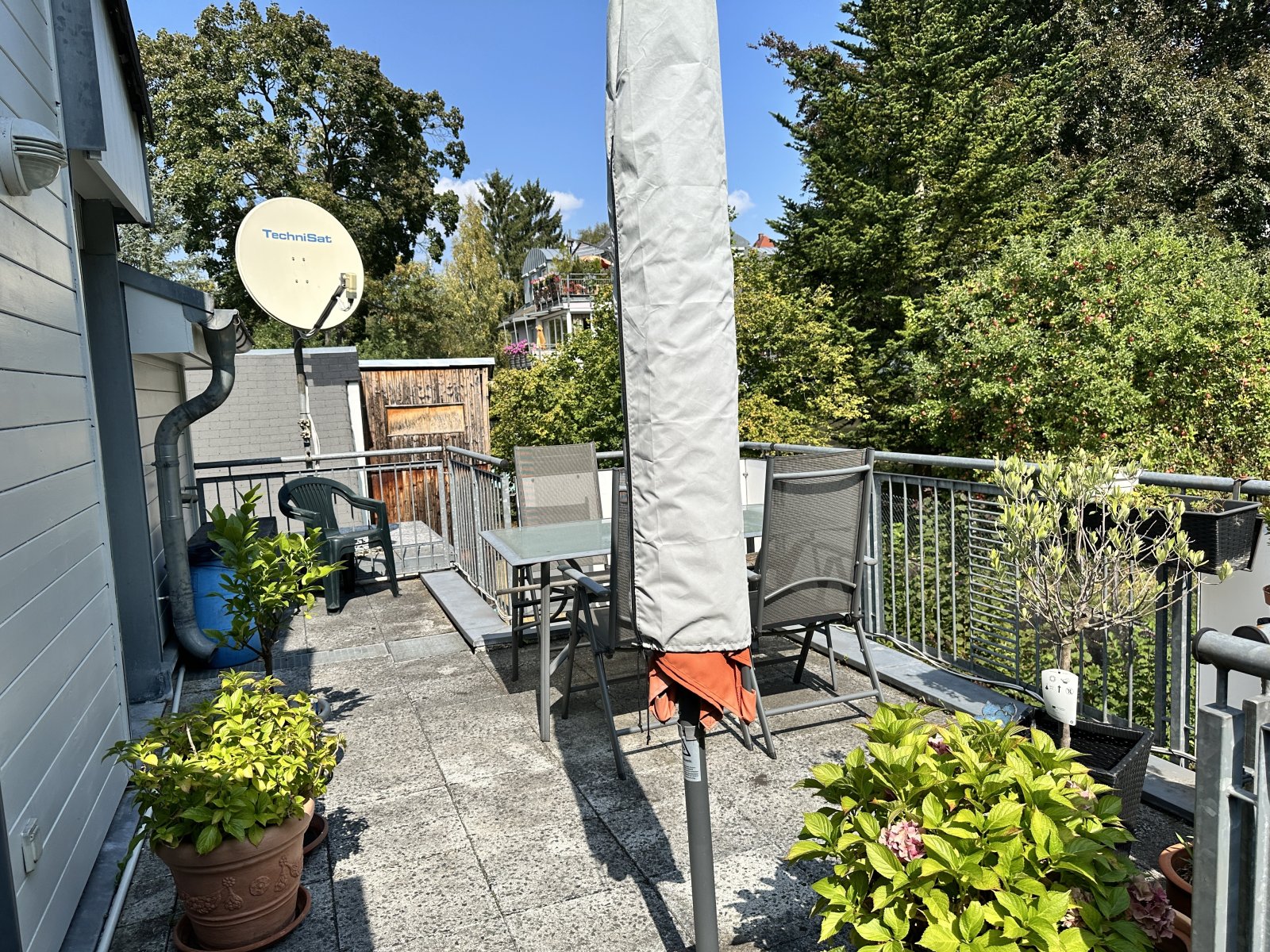 Schöne Penthousewohnung mit 3 großen Terrassen + TG-Stpl. direkt am Plauener Stadtpark!