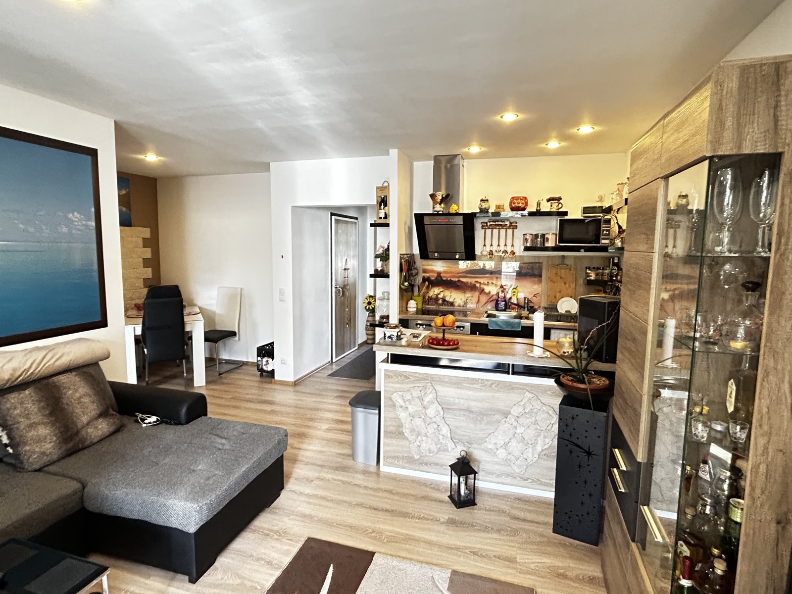 Modernisierte 3-Raum-Wohnung im 1. OG, Balkon u. Stellplatz