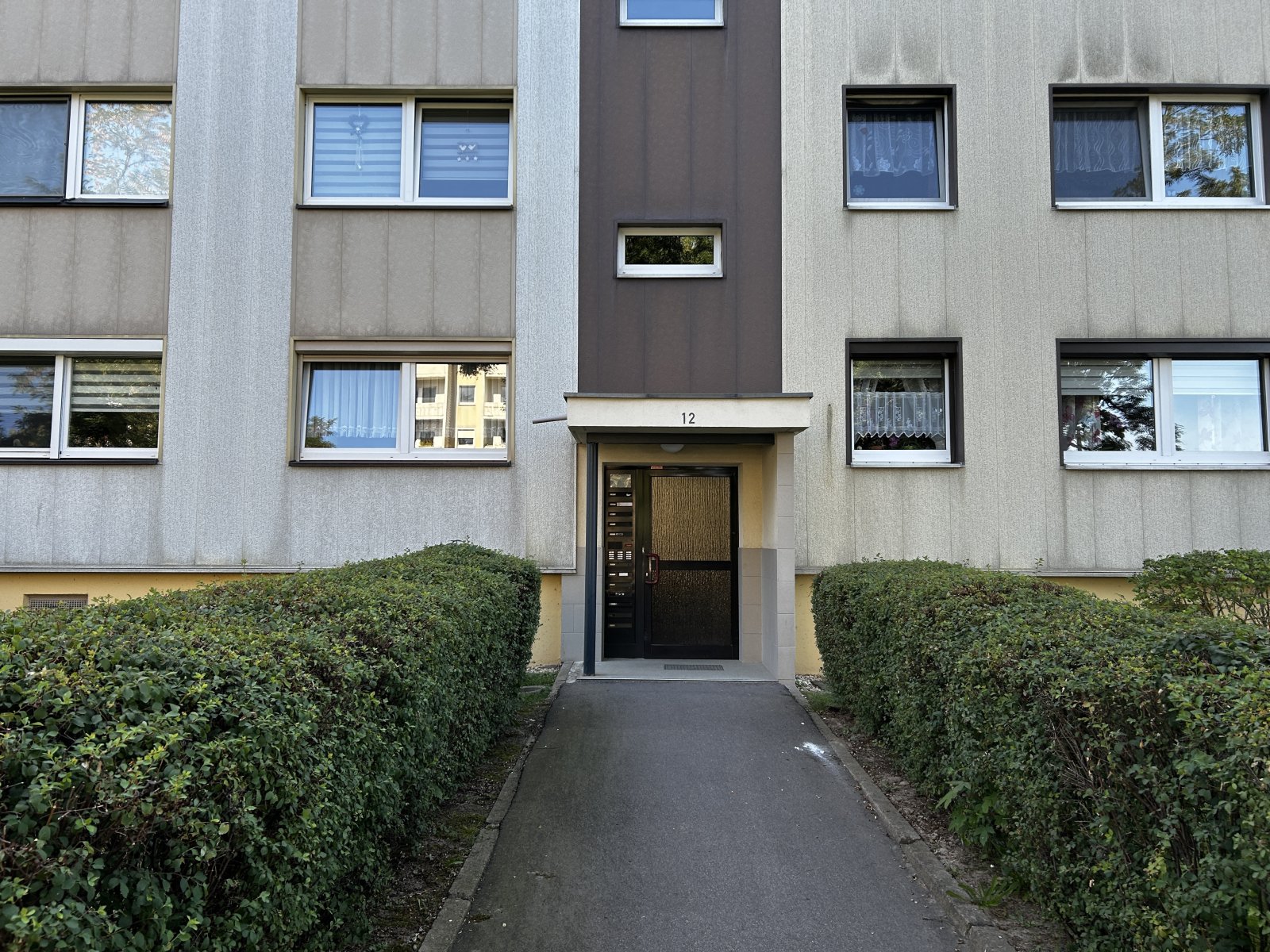 Modernisierte 3-Raum-Wohnung im 1. OG, Balkon u. Stellplatz
