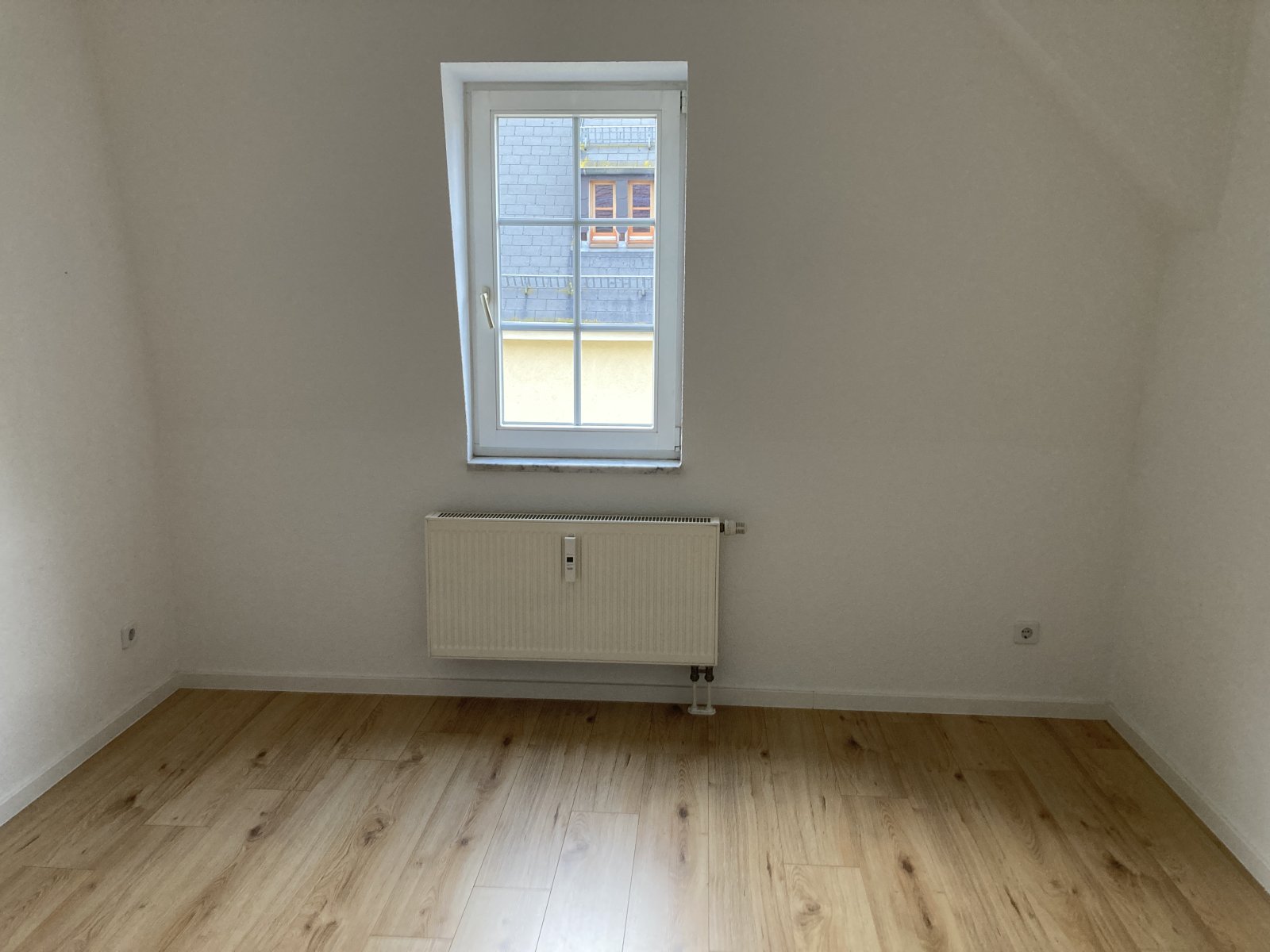 4-Raum-Maisonettewhg. mit 2 Bädern und Dachterrasse!