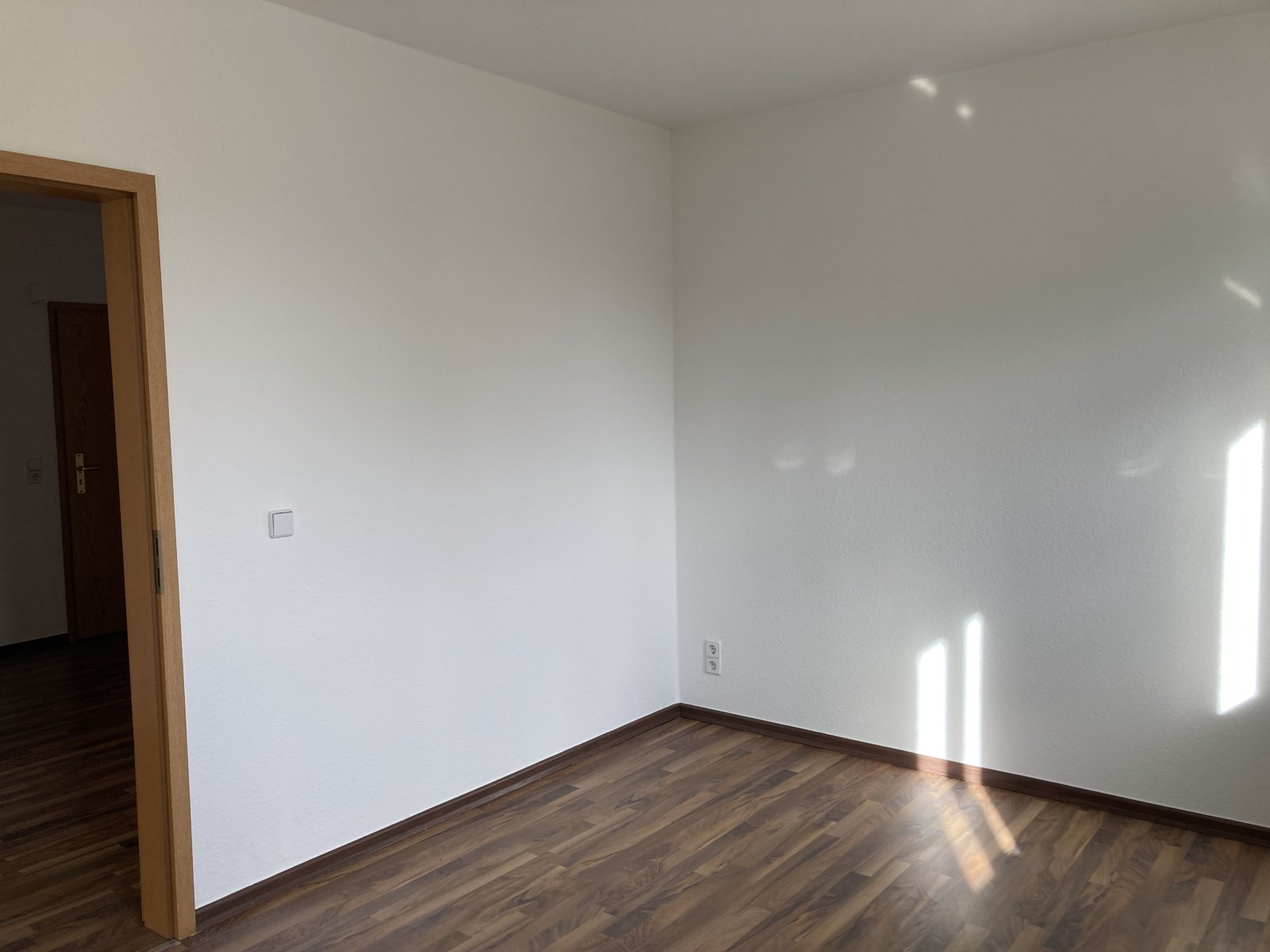 Attraktive, zentrumsnahe 3R.-Whg. mit großer Dachterrasse u. Stellpl.! Leerstehend