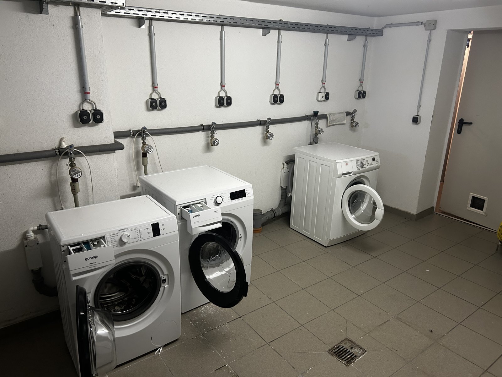 Ab 1.1.26! Helle 1-Raumwohnung mit Tageslichtbad und Balkon; Nähe HBK