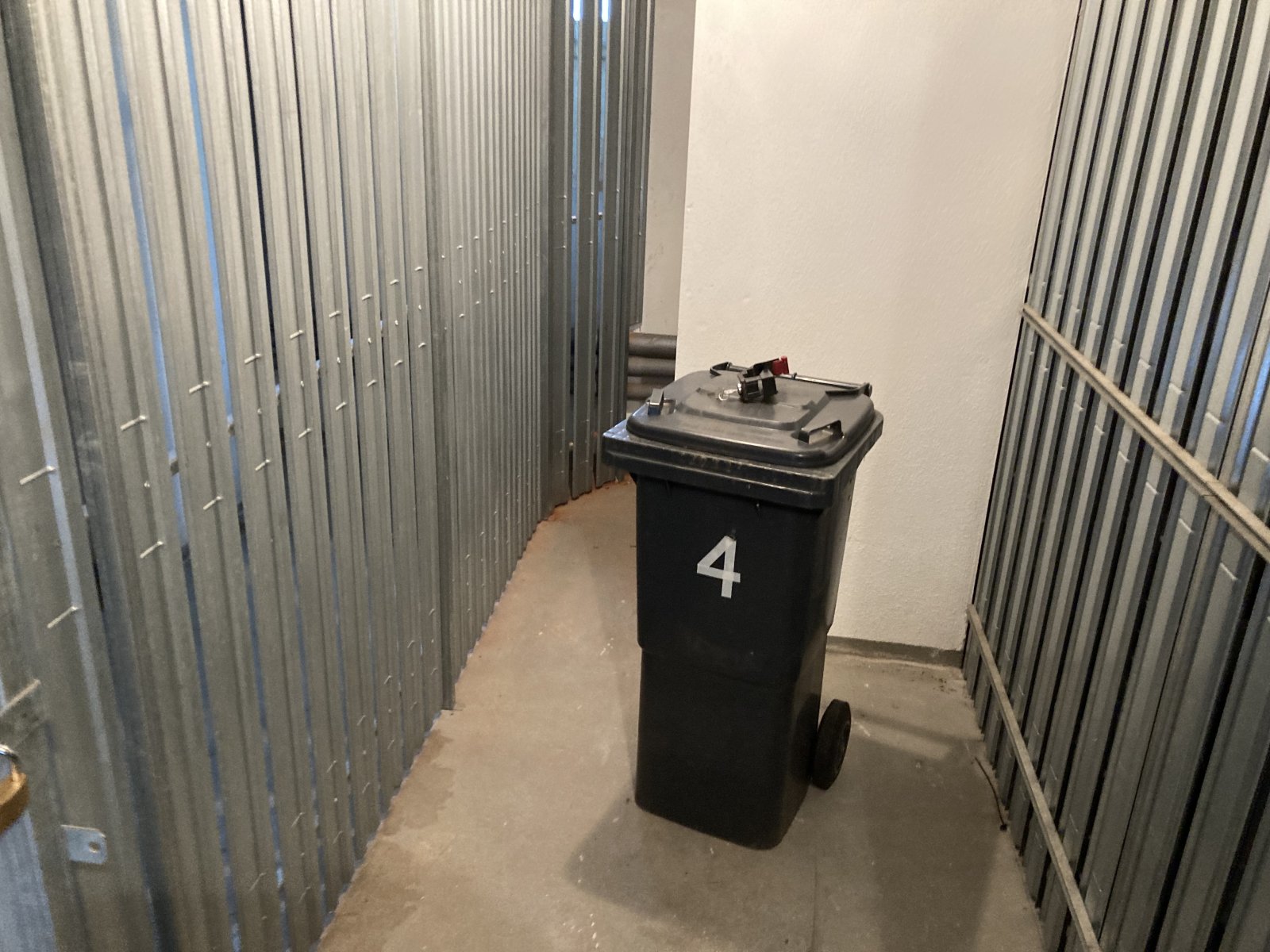 Ab 1.1.26! Helle 1-Raumwohnung mit Tageslichtbad und Balkon; Nähe HBK