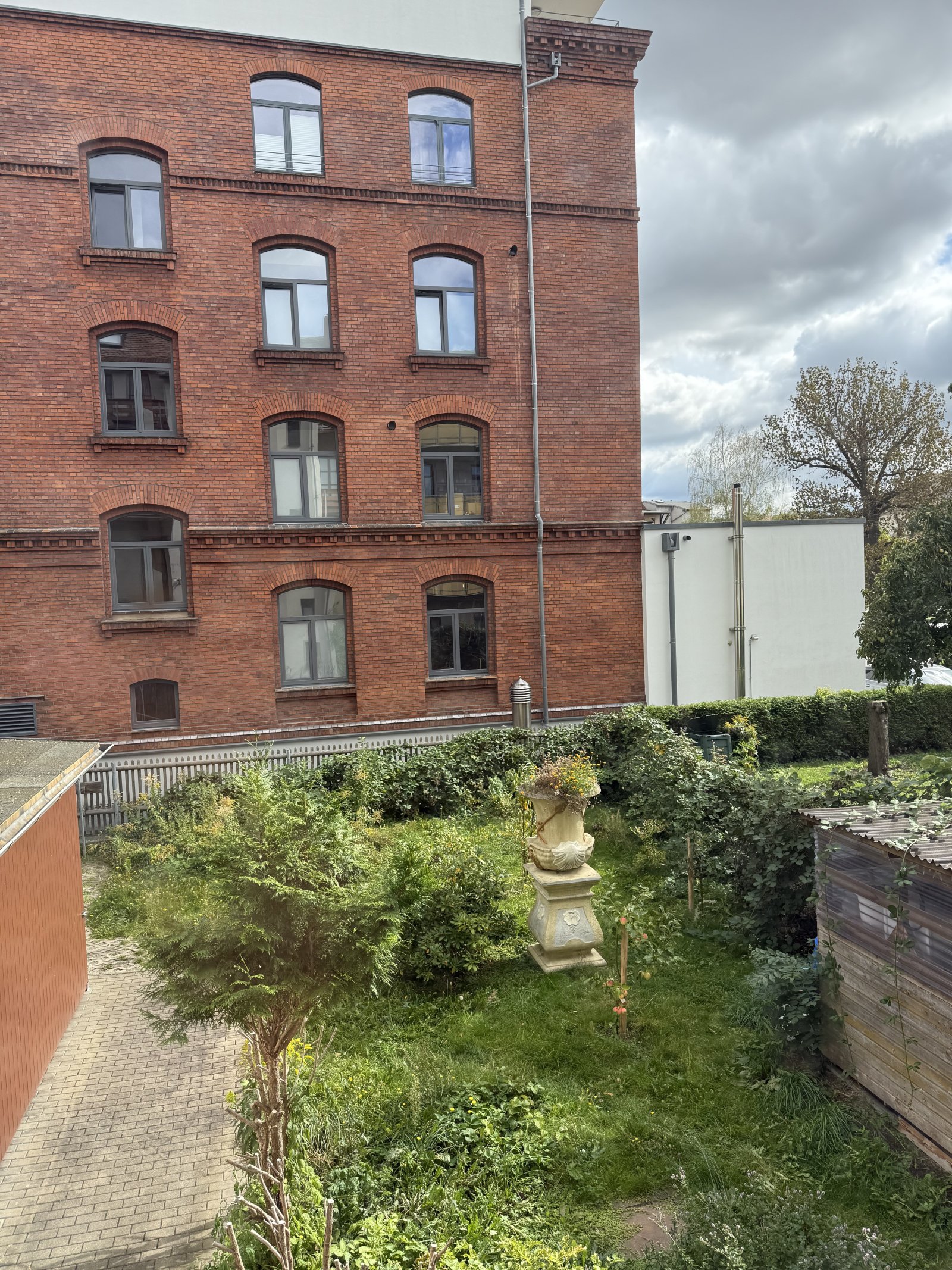 Ab 1.12.25! Renovierte 2-Raumwohnung mit Balkon und EBK! Zentrumsnah!