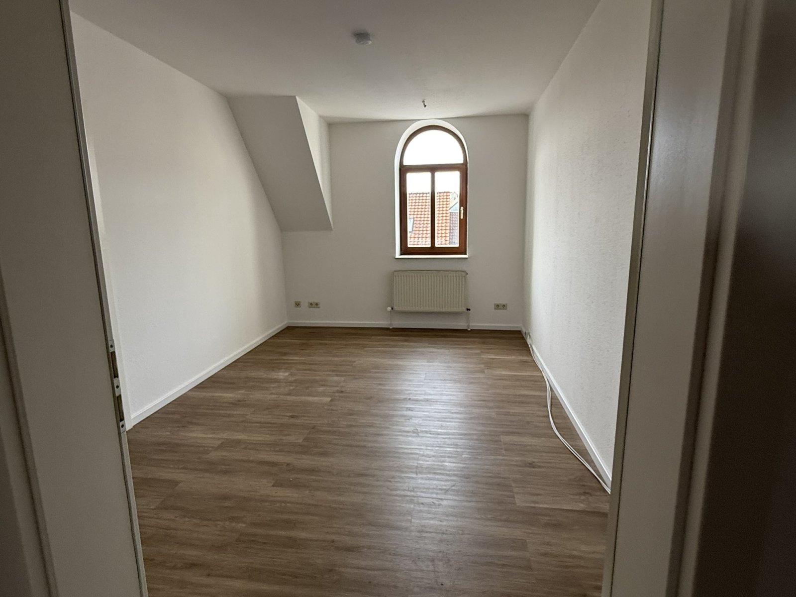 Ab 1.12.25! Renovierte 2-Raumwohnung mit Balkon und EBK! Zentrumsnah!