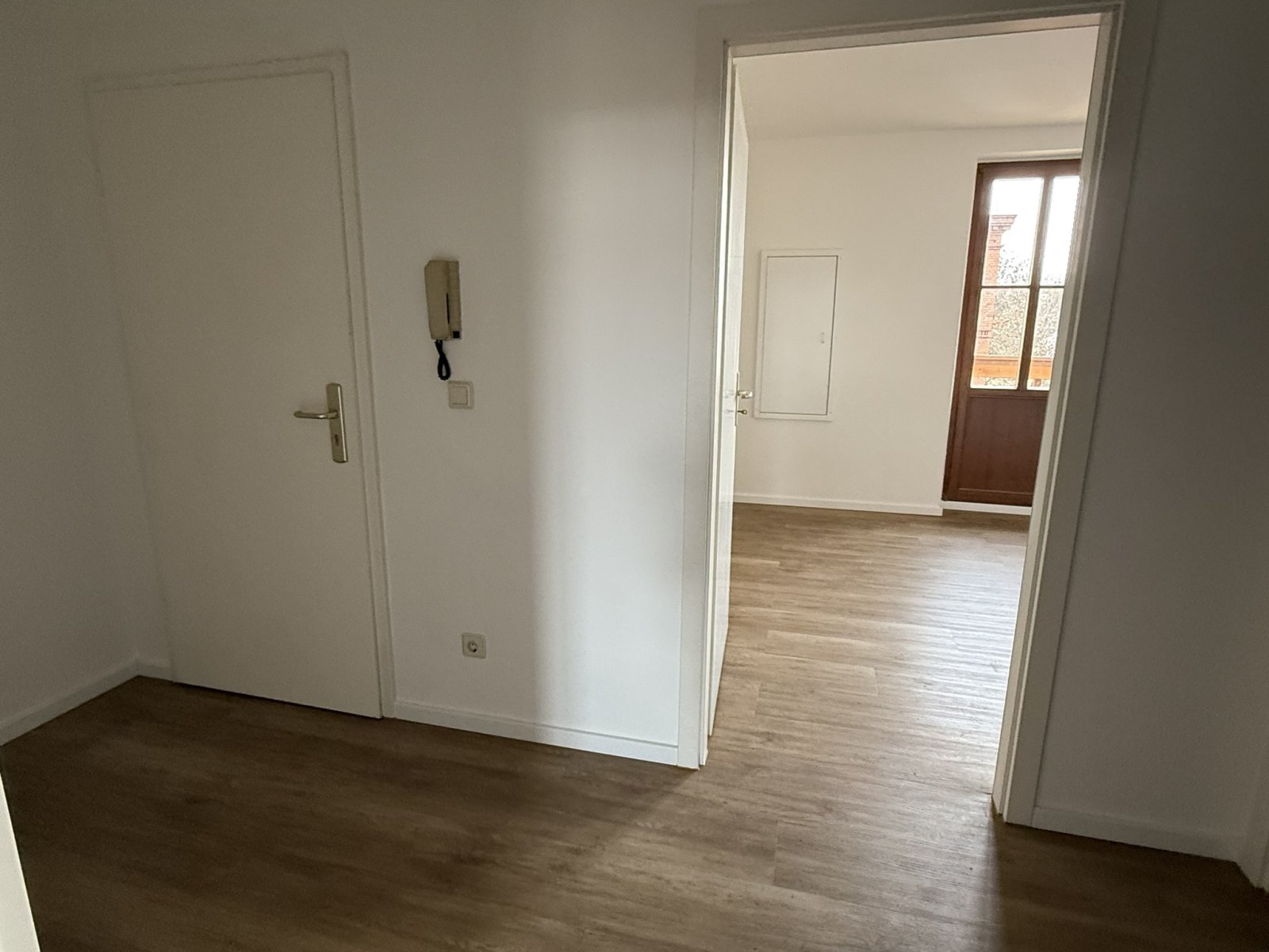 Ab 1.12.25! Renovierte 2-Raumwohnung mit Balkon und EBK! Zentrumsnah!
