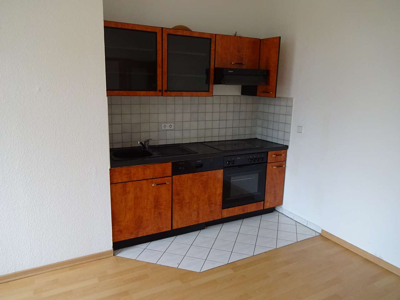 Vermietete 2-Raumwohnung mit kleiner EBK und Stpl. in Stadtvilla! Zentrumsnah; Nähe Schwanenteich!