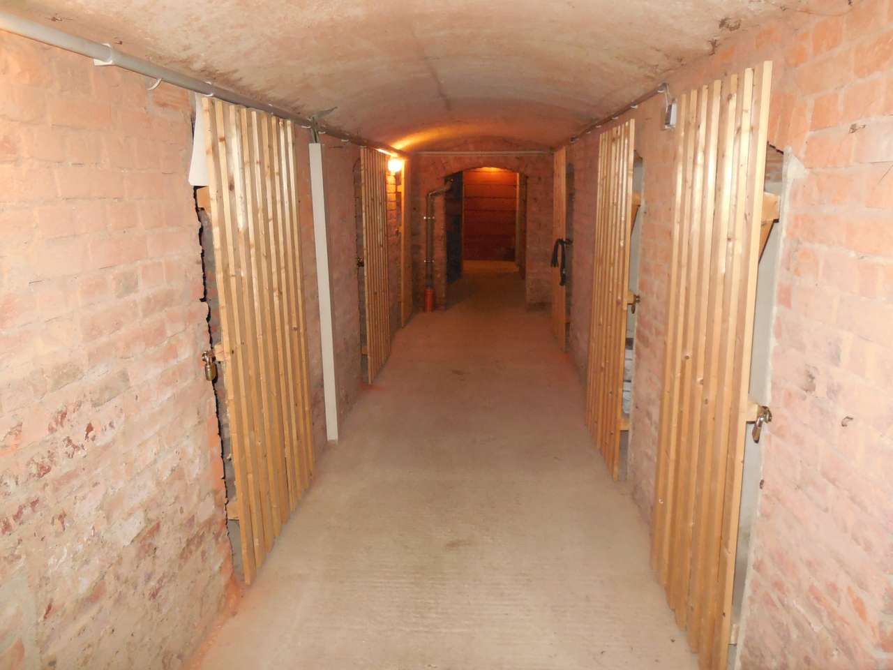 Vermietete 2-Raumwohnung mit kleiner EBK und Stpl. in Stadtvilla! Zentrumsnah; Nähe Schwanenteich!