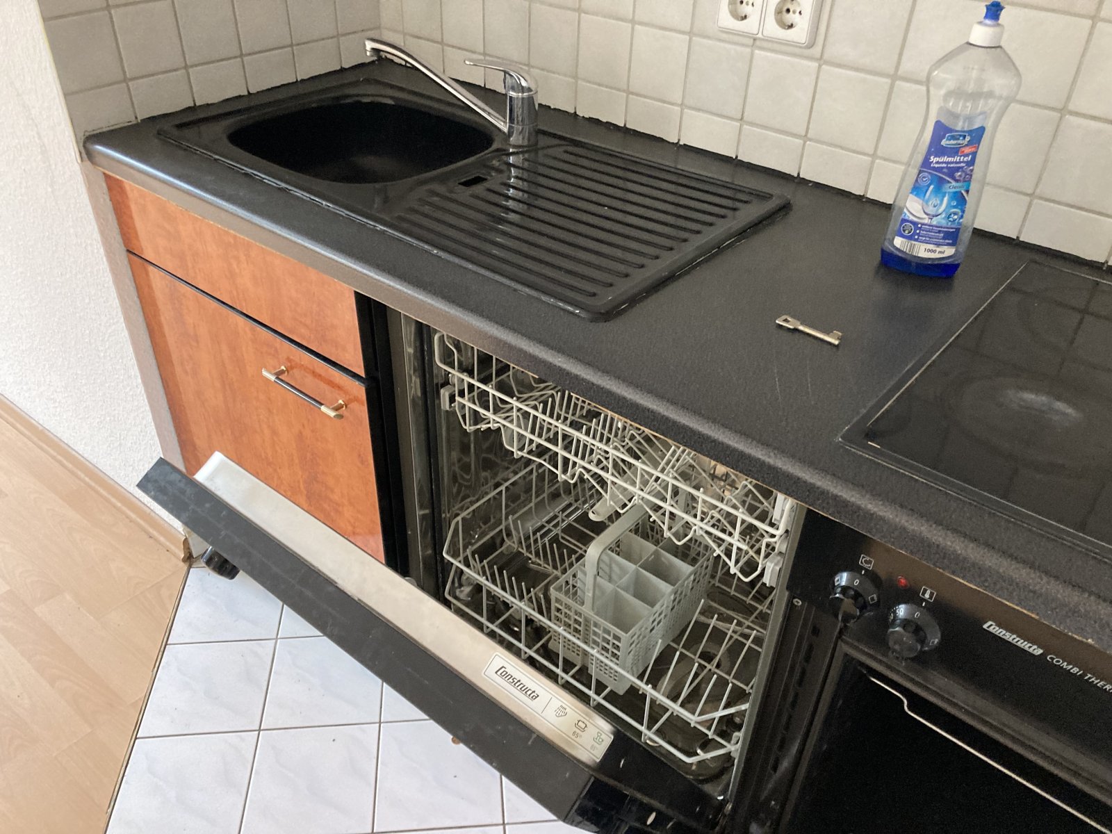 Vermietete 2-Raumwohnung mit kleiner EBK und Stpl. in Stadtvilla! Zentrumsnah; Nähe Schwanenteich!