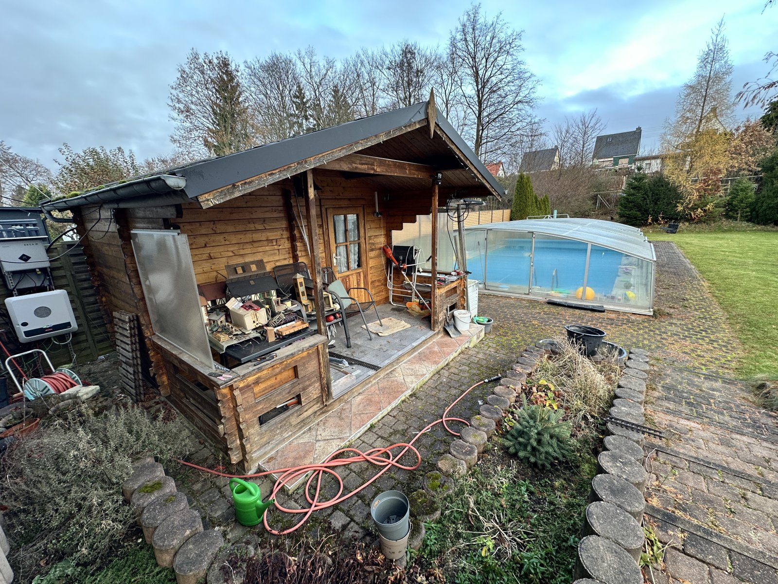 DHH in begehrter Lage, modernes + energieeffizientes Heizkonzept, großes Grundstück mit Sauna + Pool