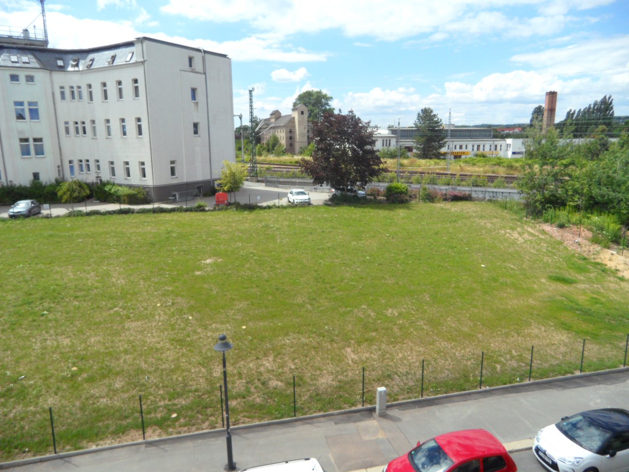 Bahnhofsvorstadt; Vermietete 2-R-Whg. mit Balkon und Stellplatz! Zentrumsnah!