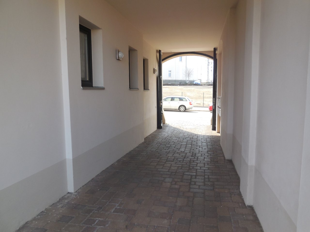 Bahnhofsvorstadt; Vermietete 2-R-Whg. mit Balkon und Stellplatz! Zentrumsnah!