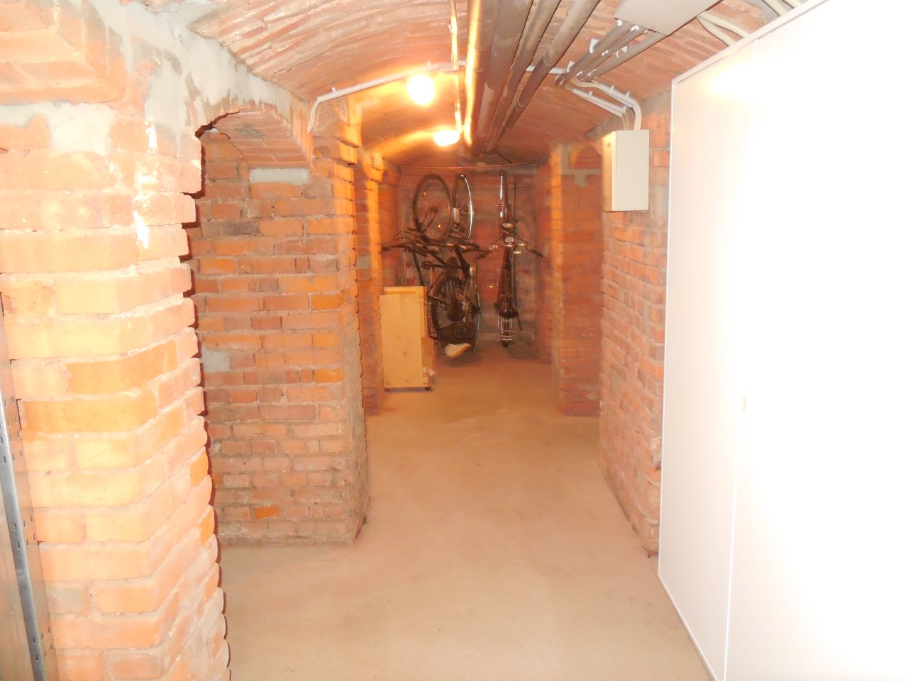 Bahnhofsvorstadt; Vermietete 2-R-Whg. mit Balkon und Stellplatz! Zentrumsnah!