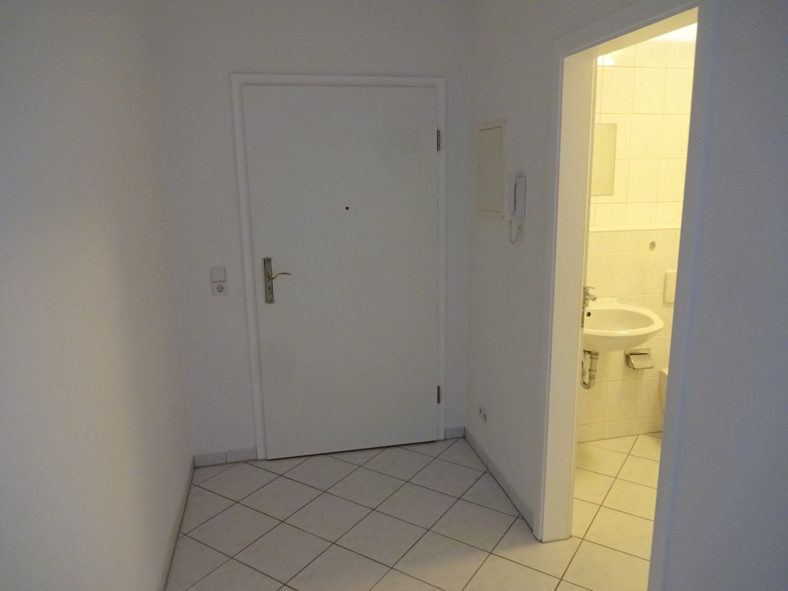 Ab 01.03.26!!!Schöne 2-Raum-Wohnung in Kulturdenkmal! 1. DG, Bad mit Wanne, offener Kochbereich und Balkon