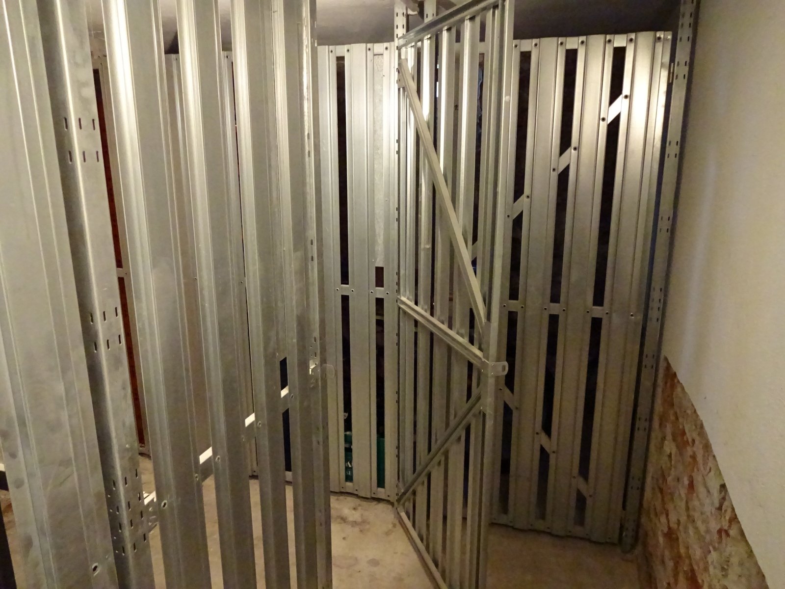 Ab 01.03.26!!!Schöne 2-Raum-Wohnung in Kulturdenkmal! 1. DG, Bad mit Wanne, offener Kochbereich und Balkon