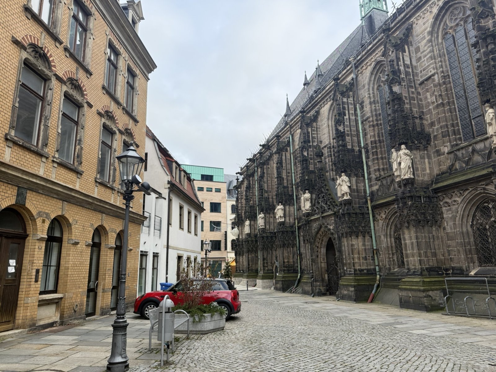 Aufgepasst - große 2-Raum-Wohnung am Dom - zentraler geht es kaum