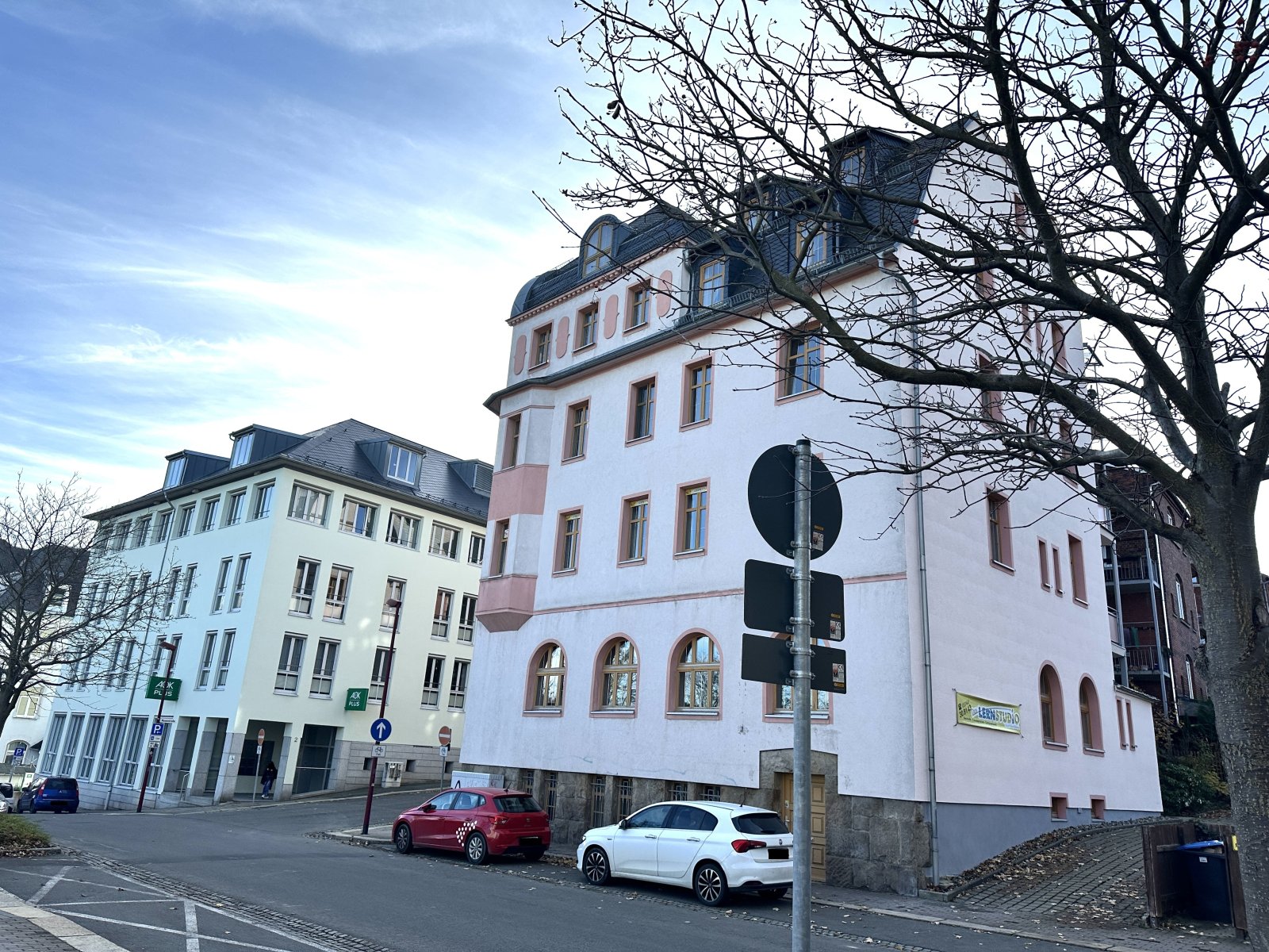 Zentrumsnahe Büroeinheit mit 9 Stellpl., Teeküche & Gäste-WC in Auerbach/V.! Leerstand!