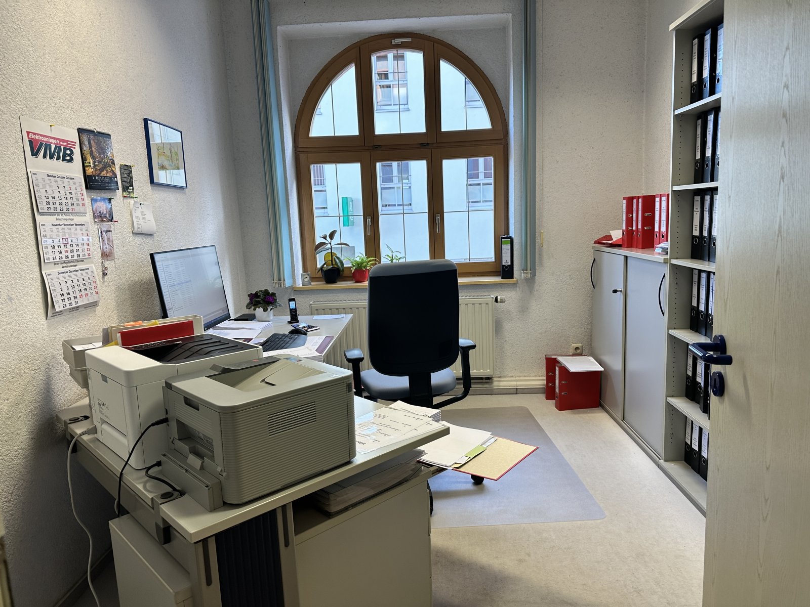 Zentrumsnahe Büroeinheit mit 9 Stellpl., Teeküche & Gäste-WC in Auerbach/V.! Leerstand!