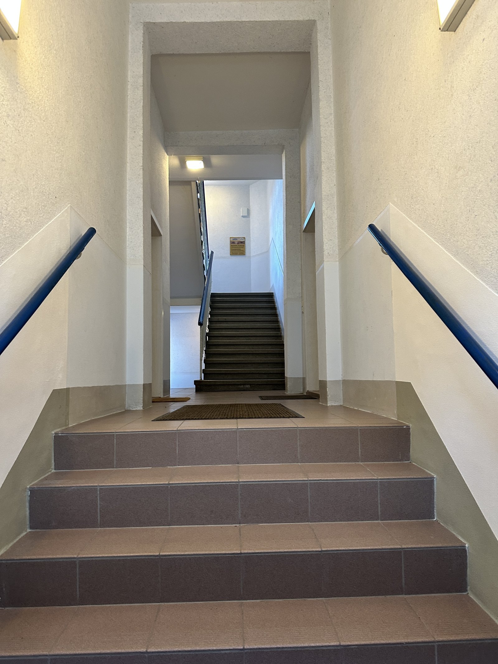 Zentrumsnahe Büroeinheit mit 9 Stellpl., Teeküche & Gäste-WC in Auerbach/V.! Leerstand!