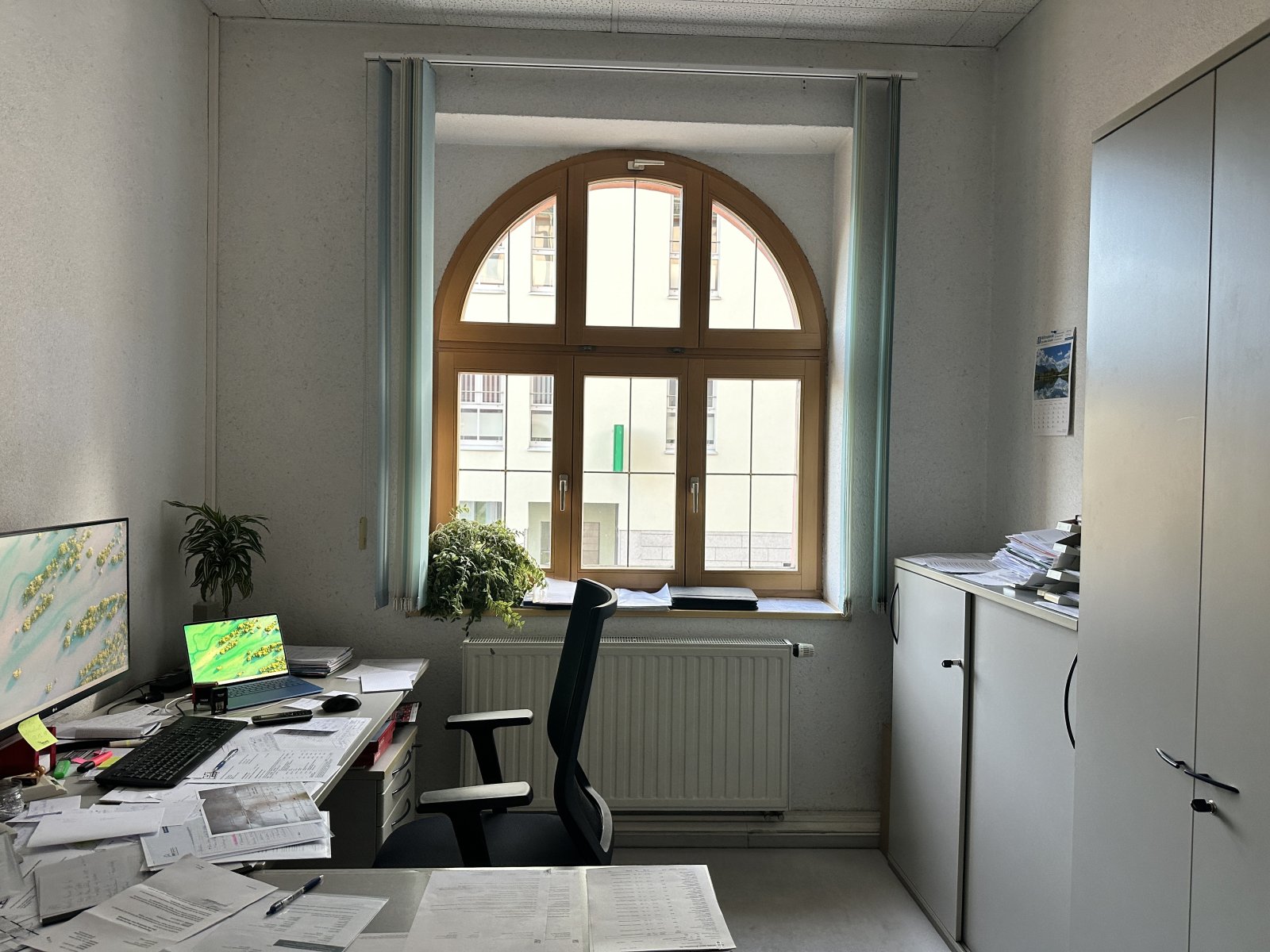 Zentrumsnahe Büroeinheit mit 9 Stellpl., Teeküche & Gäste-WC in Auerbach/V.! Leerstand!