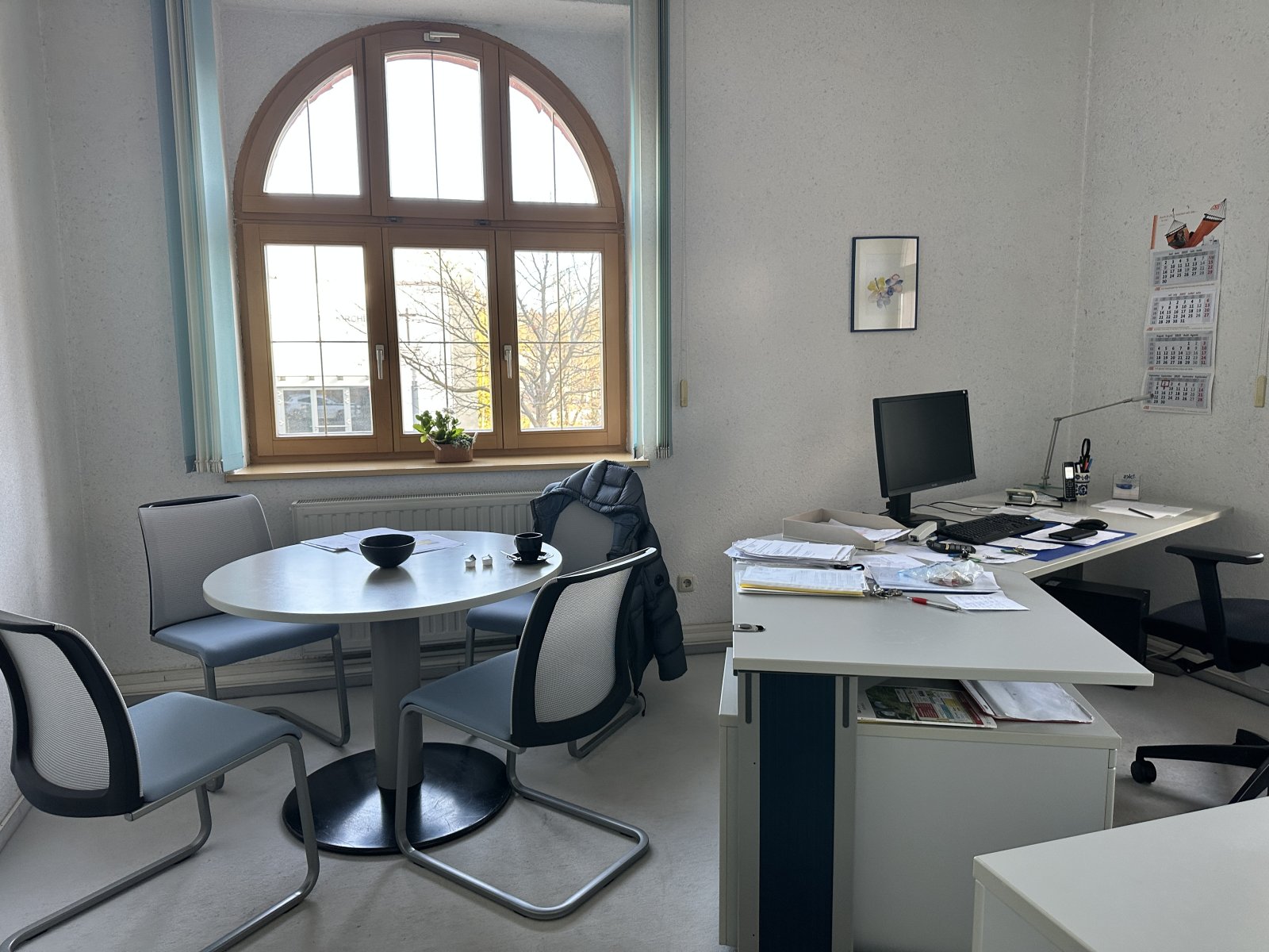 Zentrumsnahe Büroeinheit mit 9 Stellpl., Teeküche & Gäste-WC in Auerbach/V.! Leerstand!