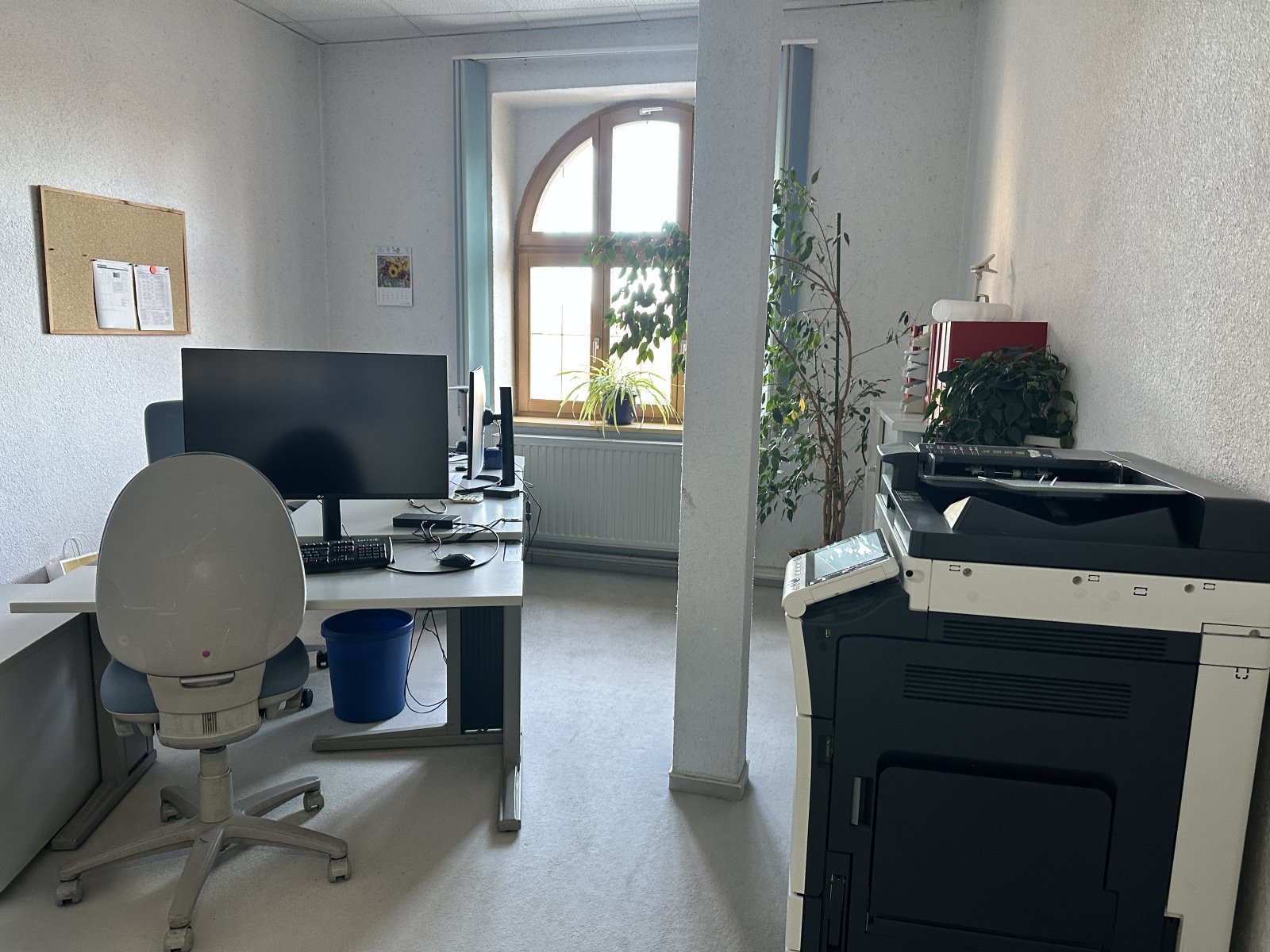 Zentrumsnahe Büroeinheit mit 9 Stellpl., Teeküche & Gäste-WC in Auerbach/V.! Leerstand!