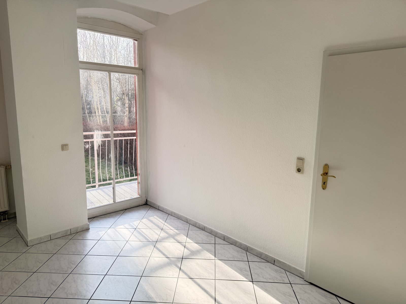 Zentrumsnahe 2-Raumwohnung mit Balkon! Leer ab 1.1.26!