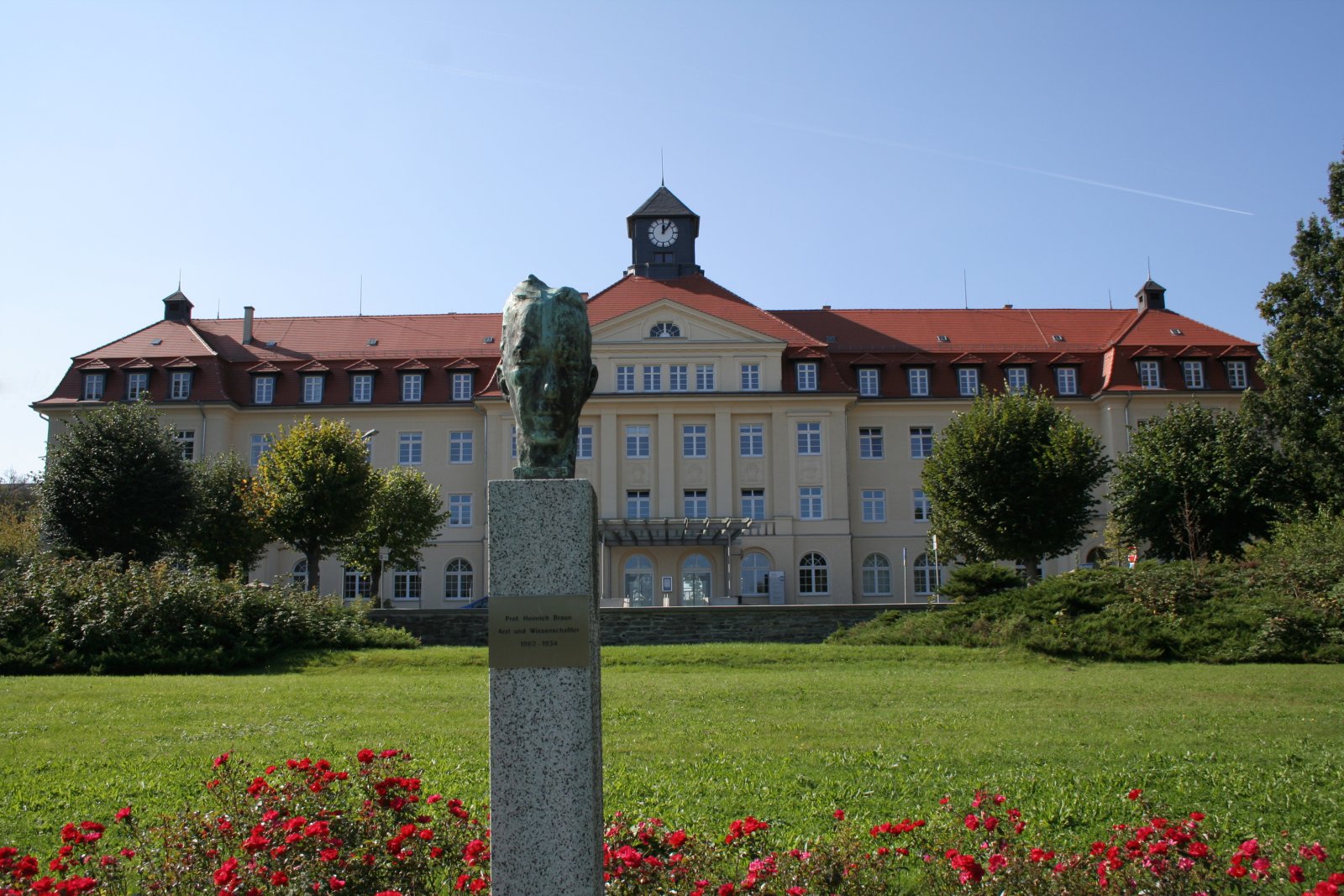 Vermietete 2-Raum DG-Wohnung mit Balkon und Stellplatz in Marienthal!