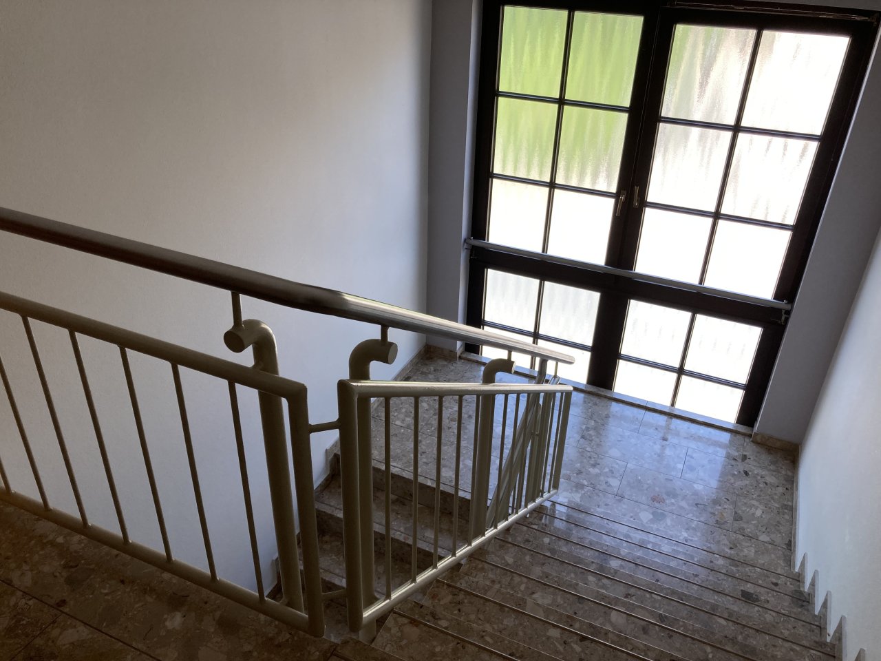 Erstbezug! Fraureuth; Schöne frisch renovierte 3-Zimmer Dachgeschosswohnung mit Balkon!