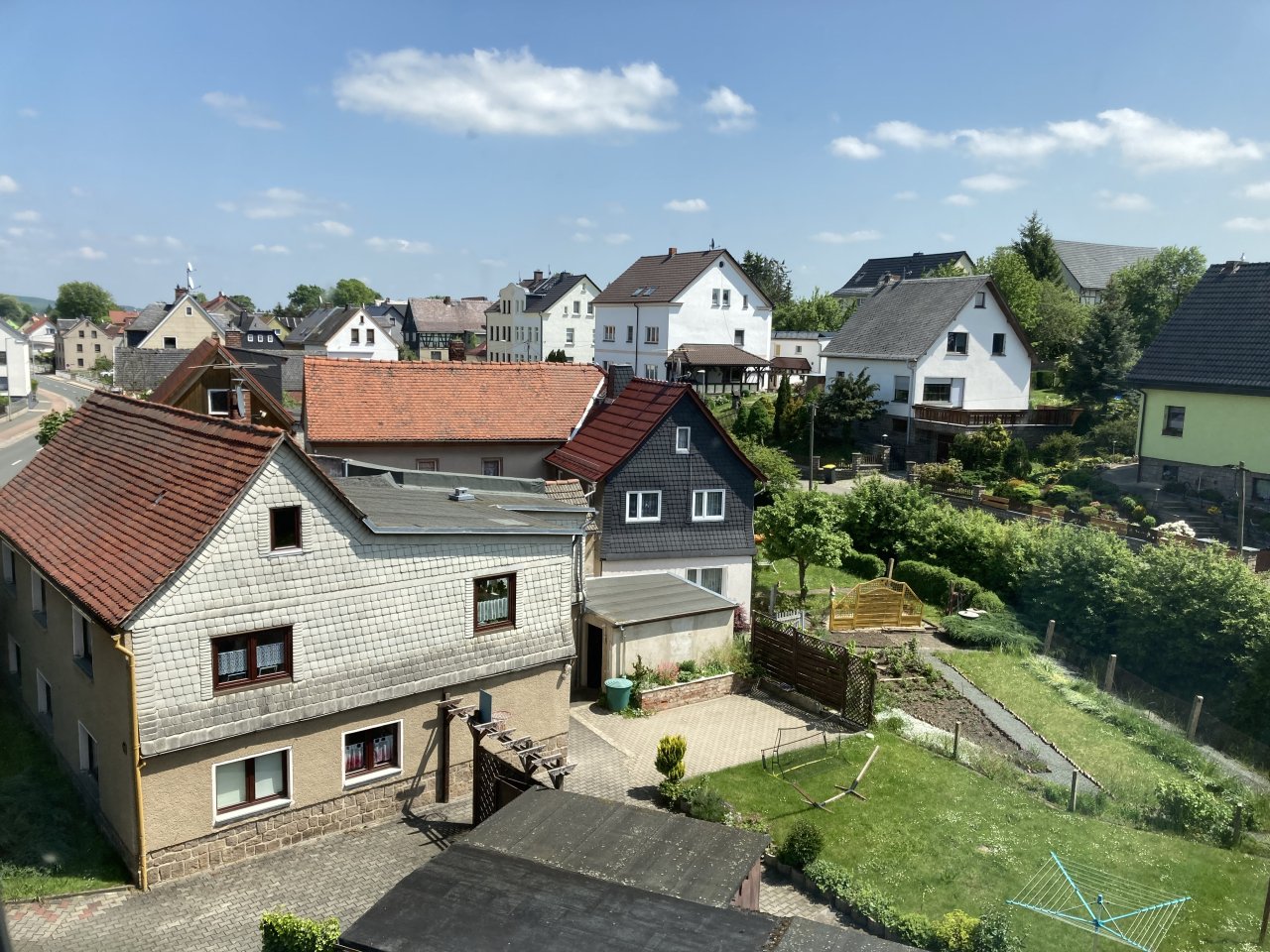 Erstbezug! Fraureuth; Schöne frisch renovierte 3-Zimmer Dachgeschosswohnung mit Balkon!