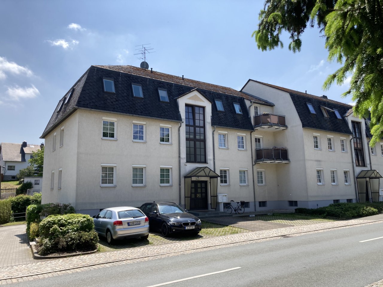 Erstbezug! Fraureuth; Schöne frisch renovierte 3-Zimmer Dachgeschosswohnung mit Balkon!