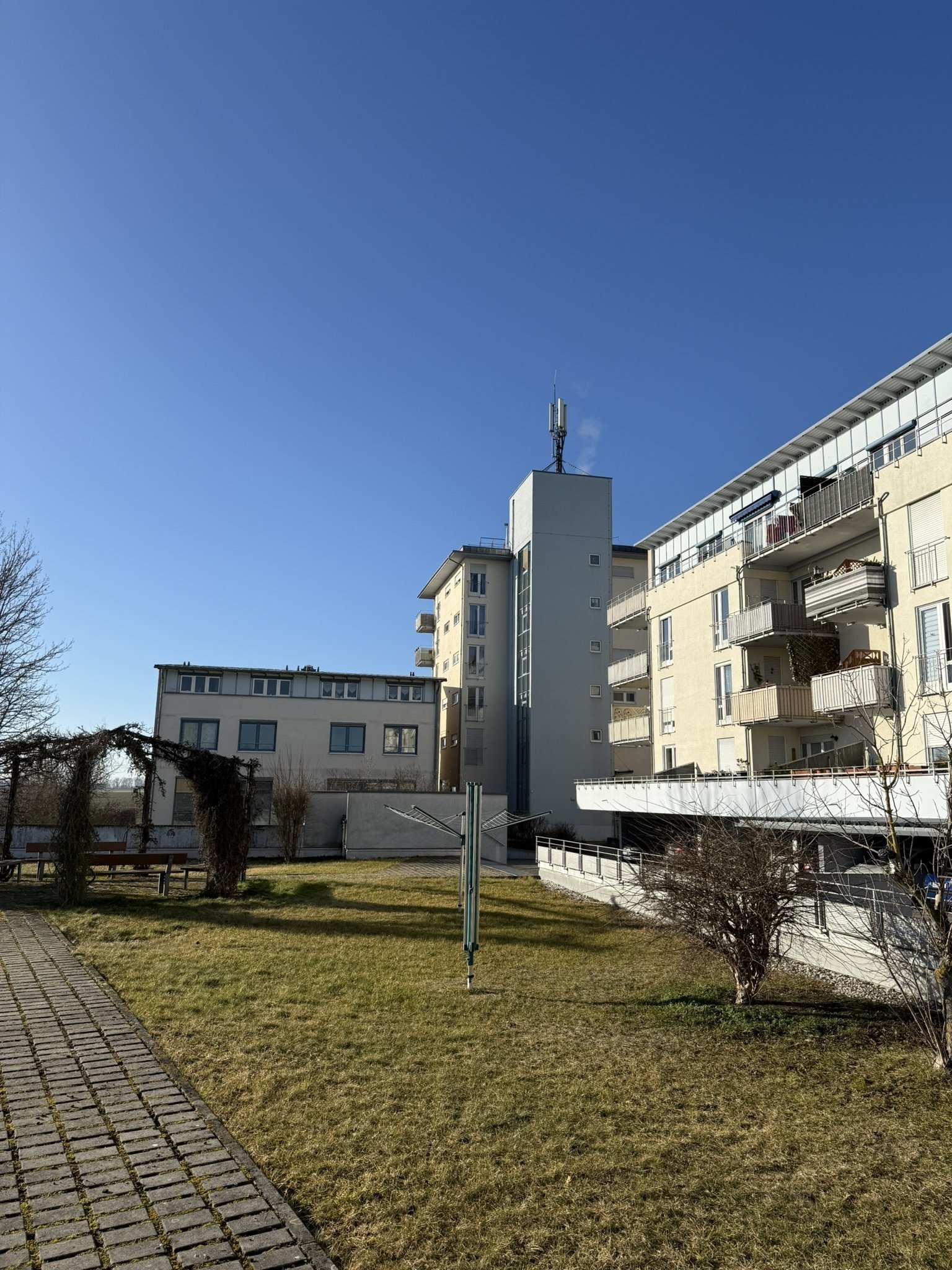 Moderne 2-Raum-Wohnung mit großer Dachterrasse und TG-Stellplatz! Vermietet!