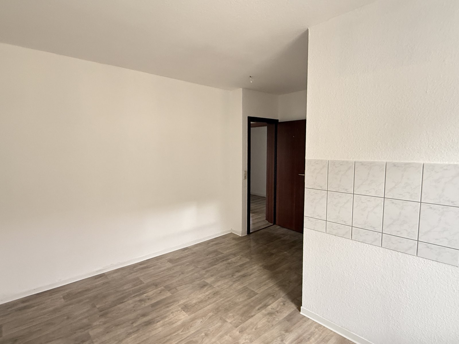 Ab 1.2.26! Helle 3-Raum-Wohnung mit Balkon in Zwickau!