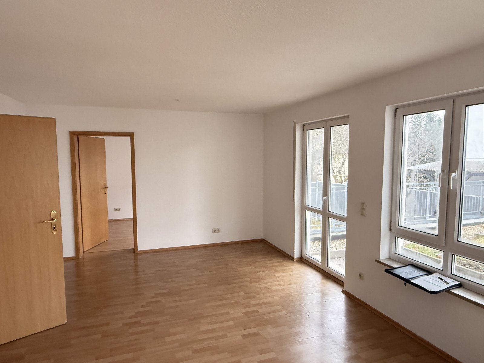 4-Raumwohnung mit Terrasse, Gäste-WC u. TG-Stpl. in ruhiger Lage! Leerstand!