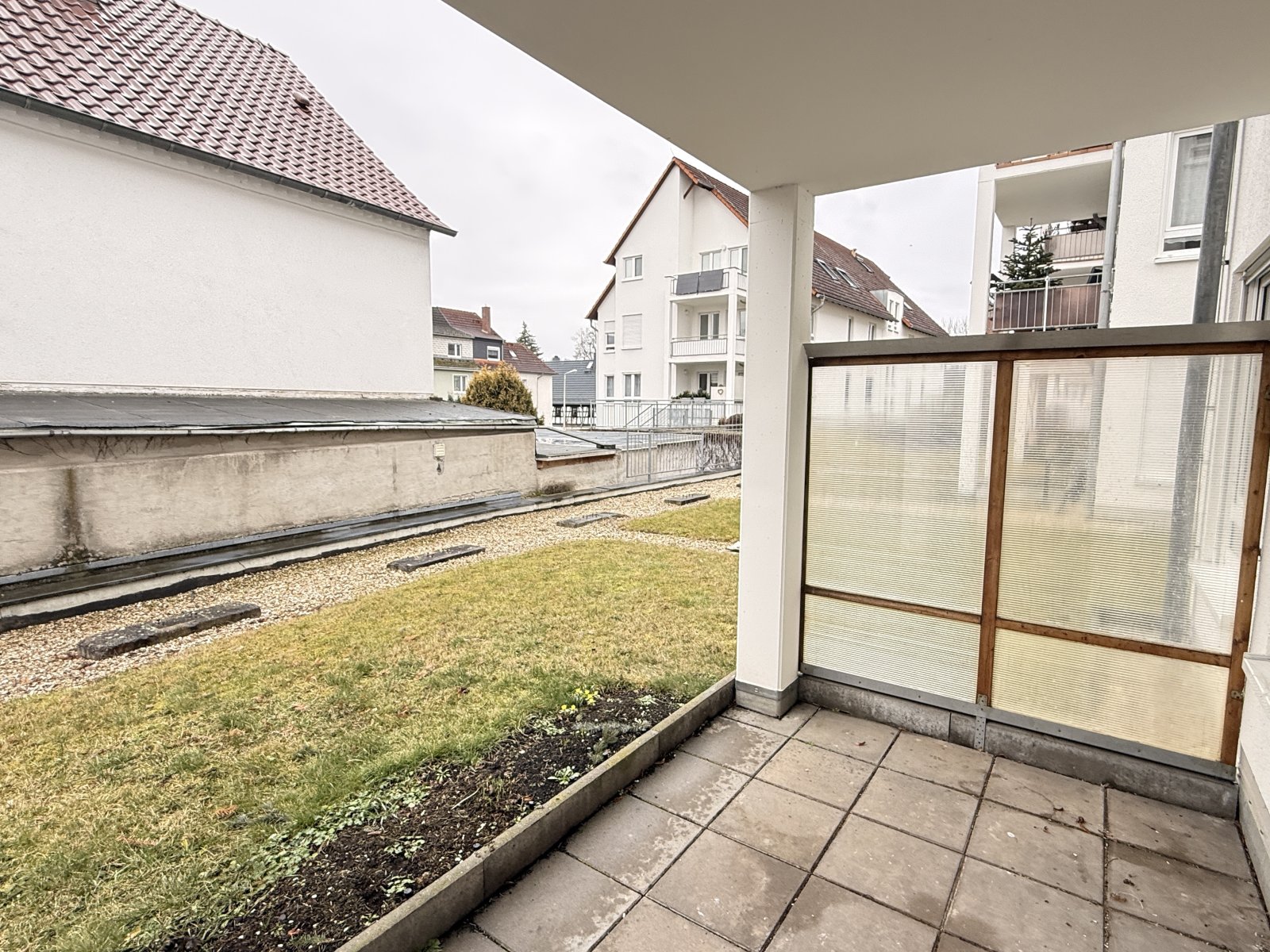 4-Raumwohnung mit Terrasse, Gäste-WC u. TG-Stpl. in ruhiger Lage! Leerstand!