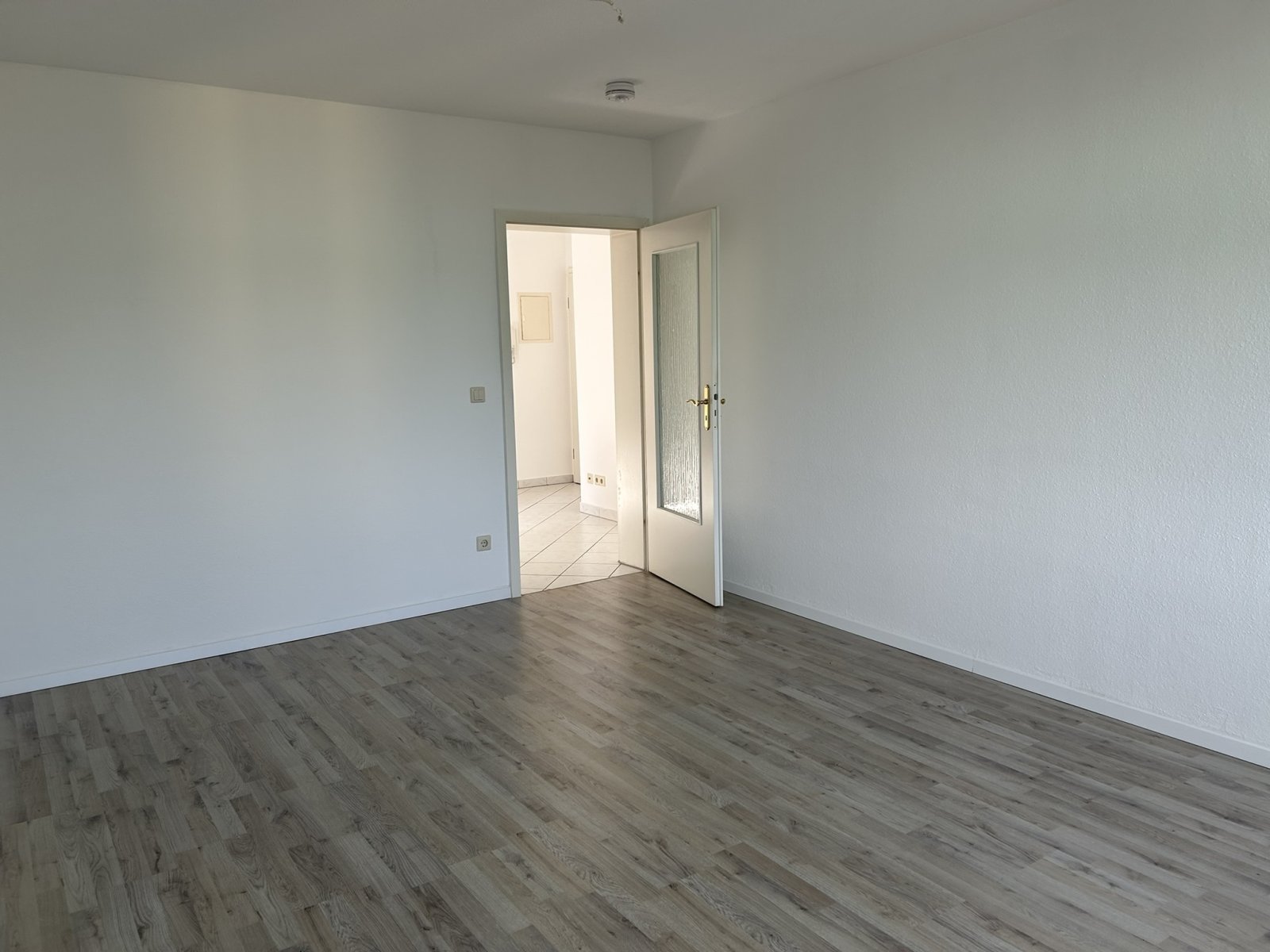 Ab 1.12.25! Beliebte Wohngegend, 2-R-Whg. im DG, Balkon und Tageslichtbad!