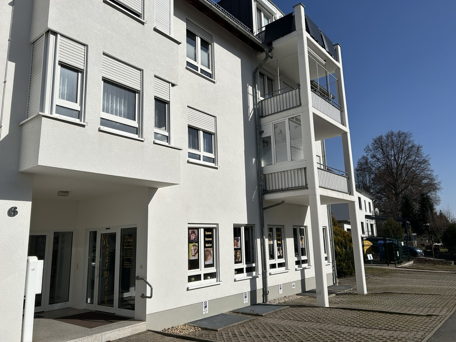 4-Raumwohnung mit Terrasse, Gäste-WC u. TG-Stpl. in ruhiger Lage! Leerstand!